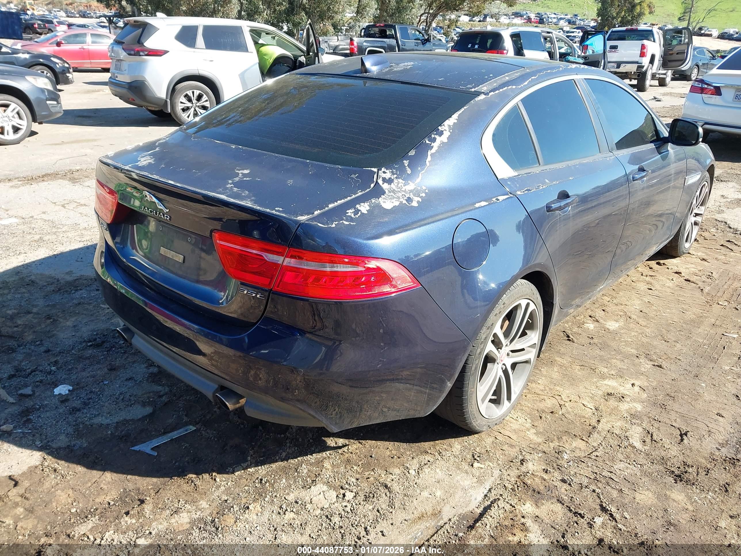 JAGUAR XE image 4