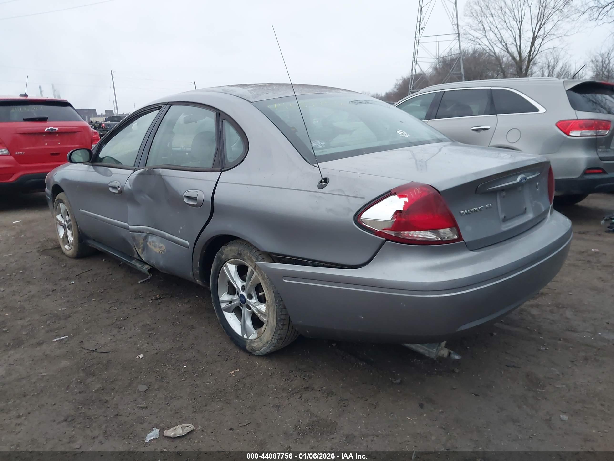 FORD TAURUS image 3