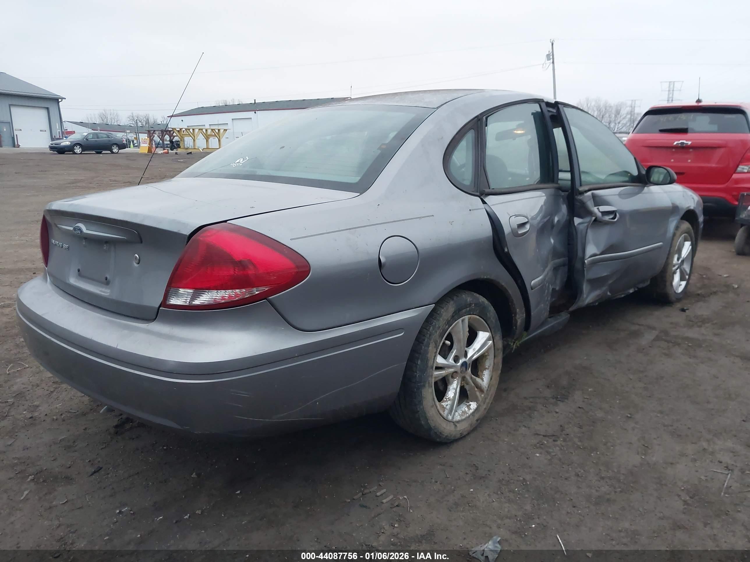 FORD TAURUS image 4