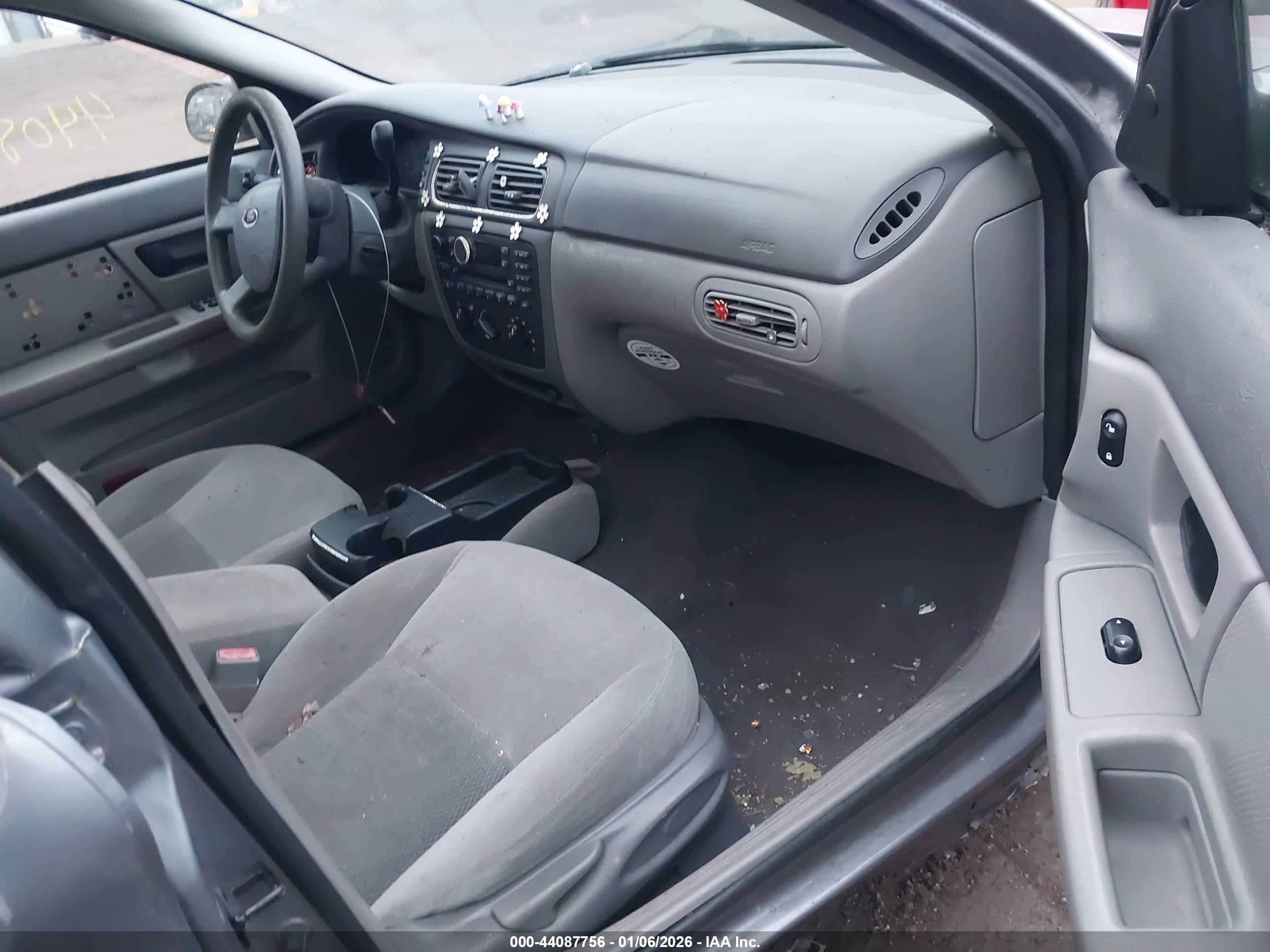FORD TAURUS image 5