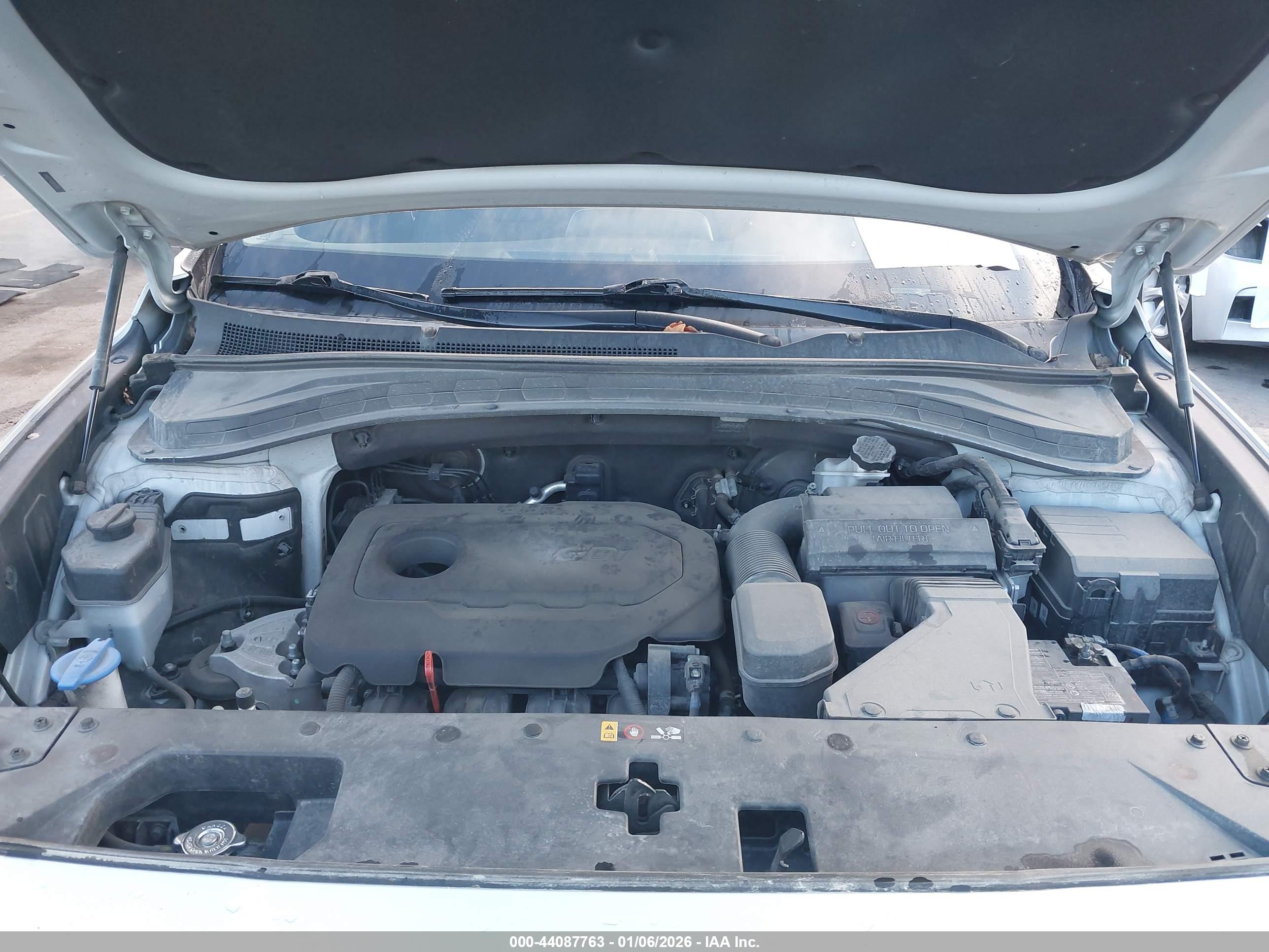 HYUNDAI SANTA image 10
