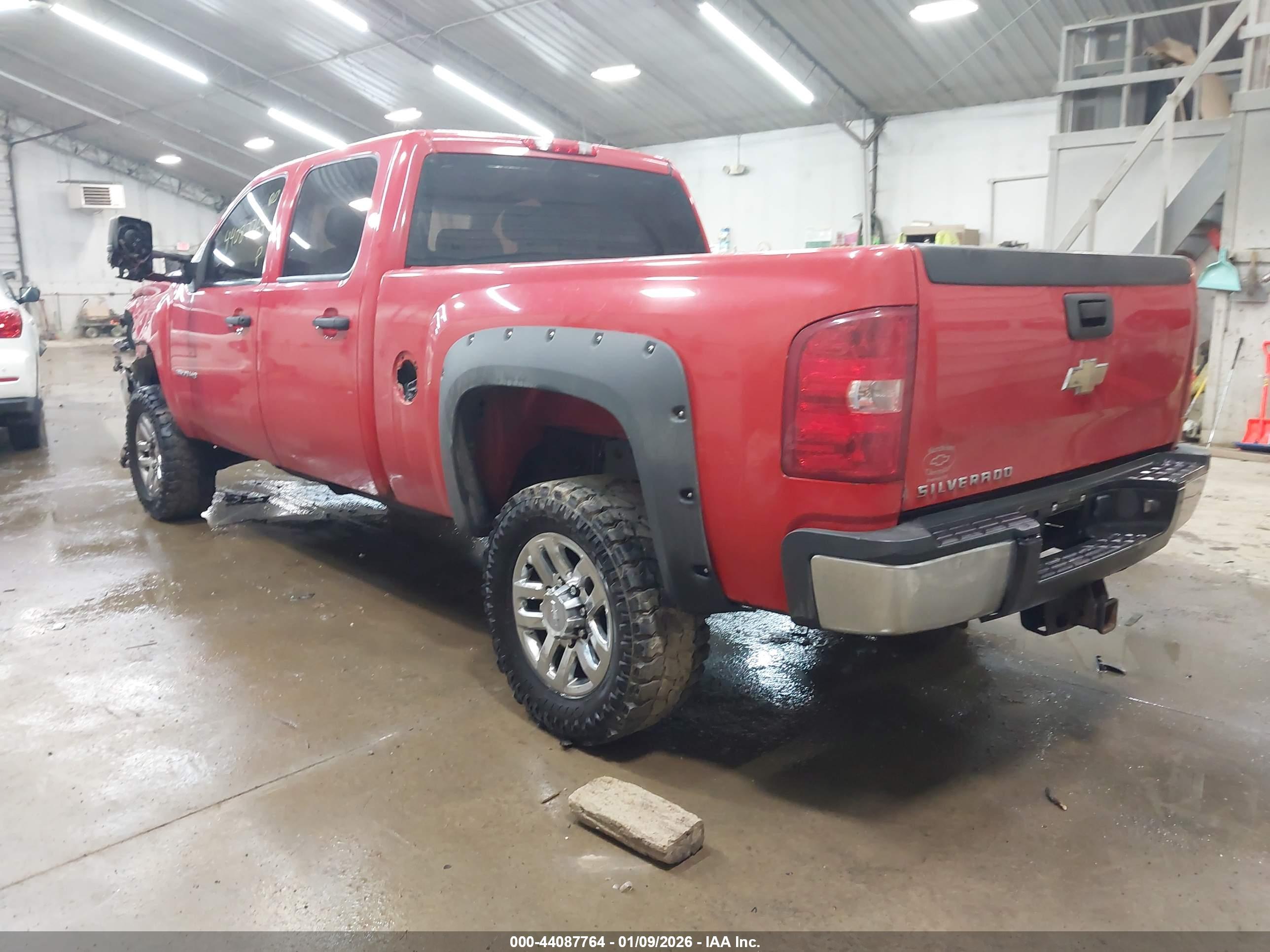 CHEVROLET SILVERADO image 3