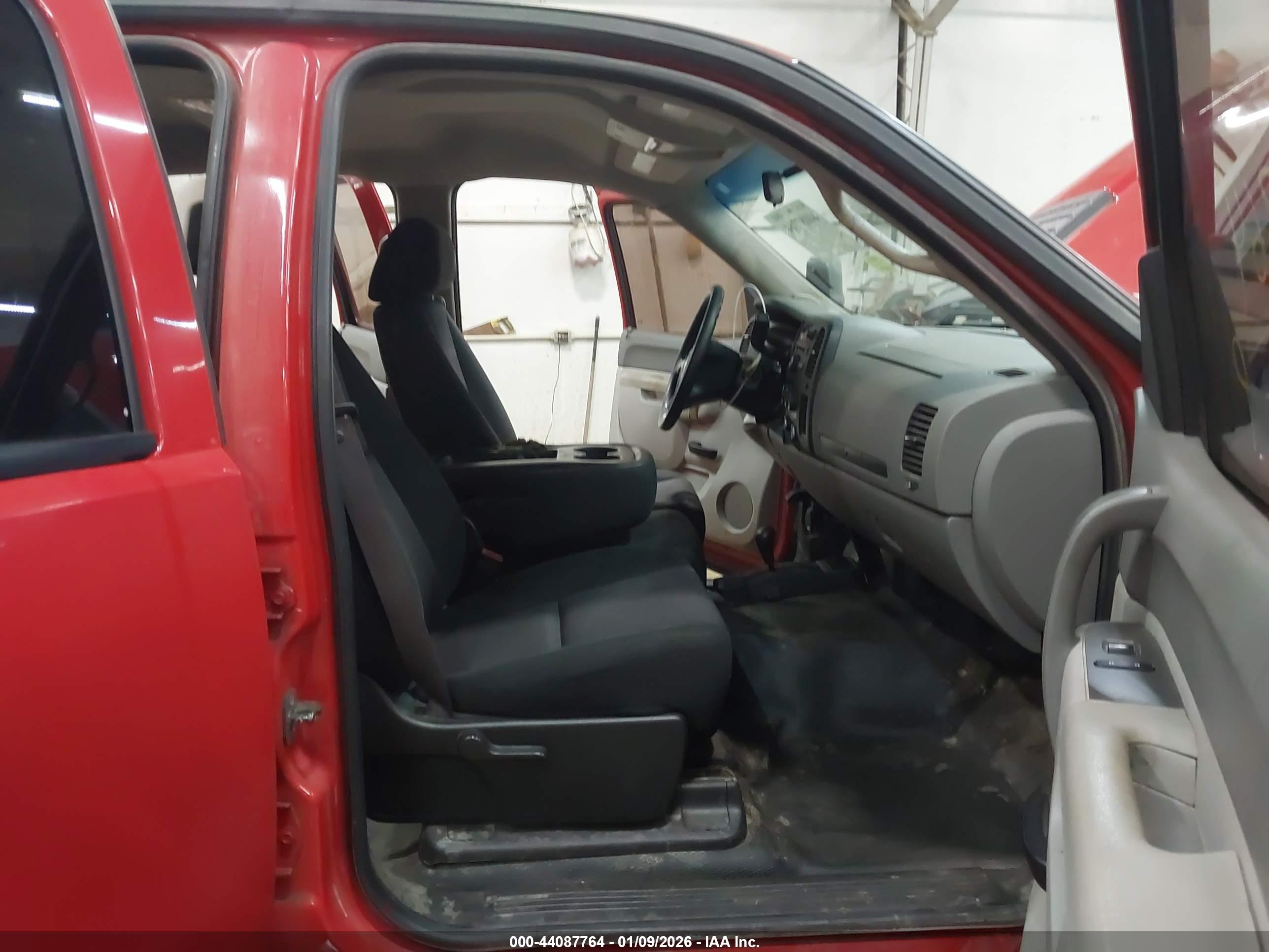 CHEVROLET SILVERADO image 5