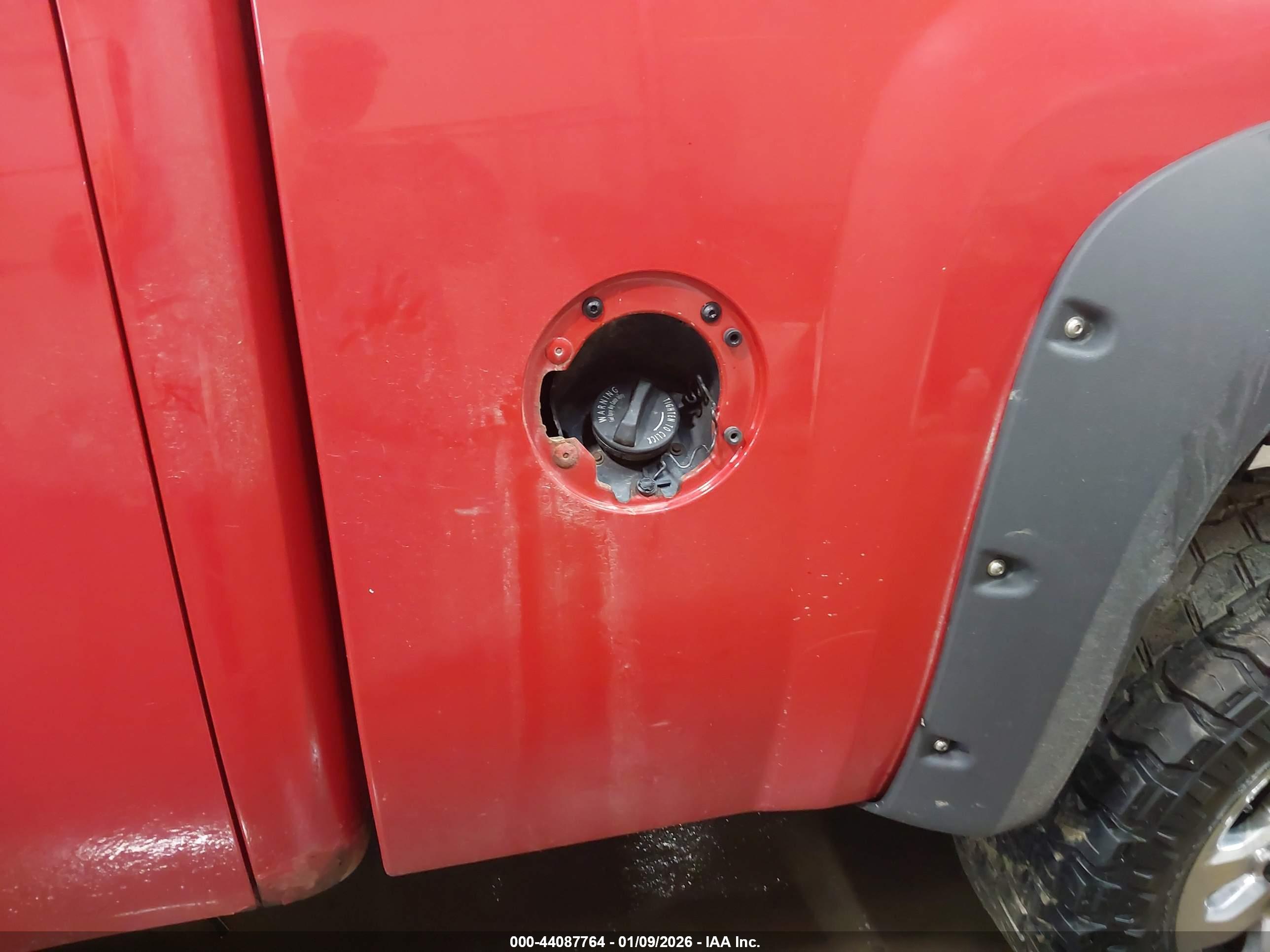 CHEVROLET SILVERADO image 6