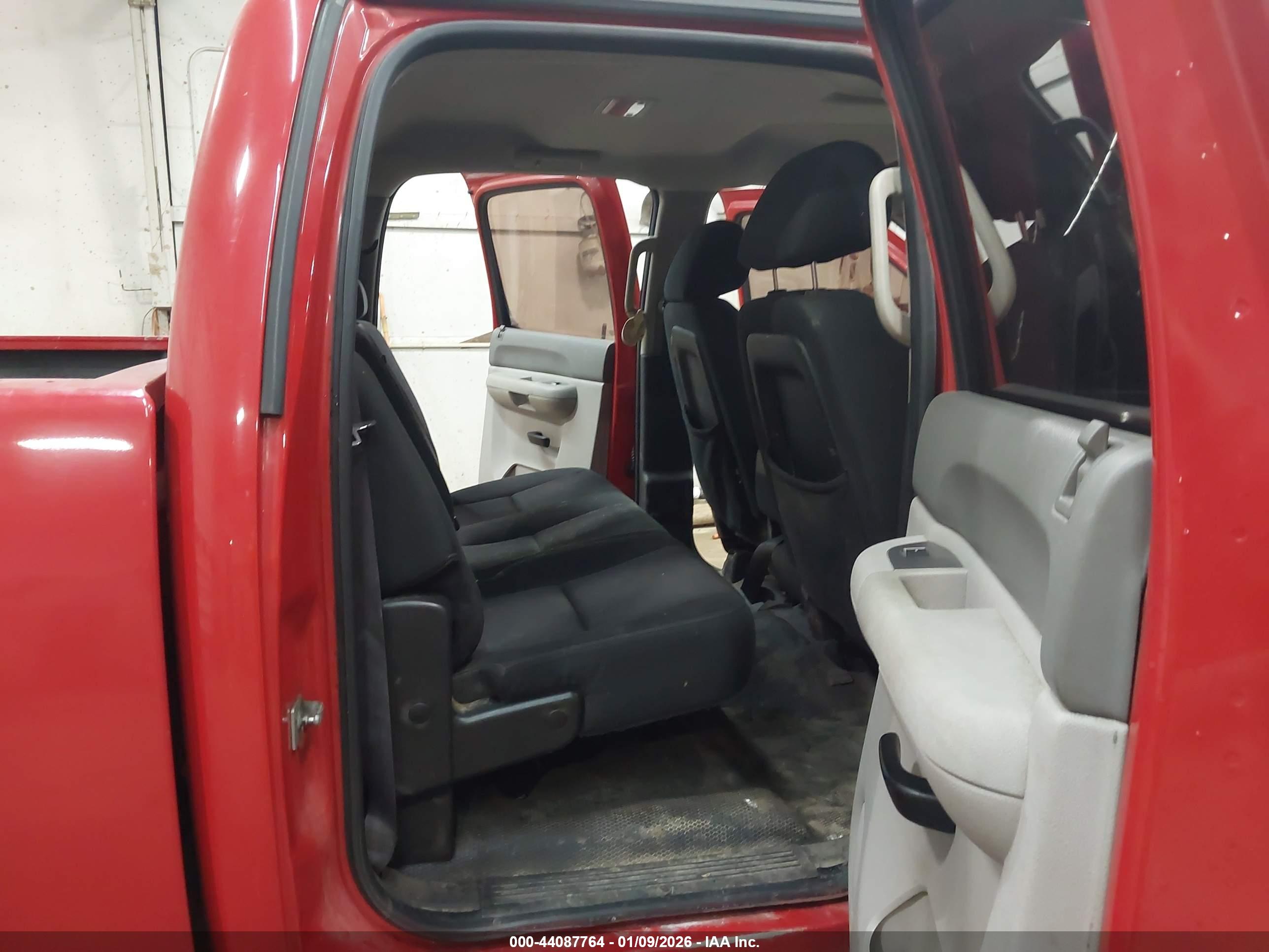 CHEVROLET SILVERADO image 8