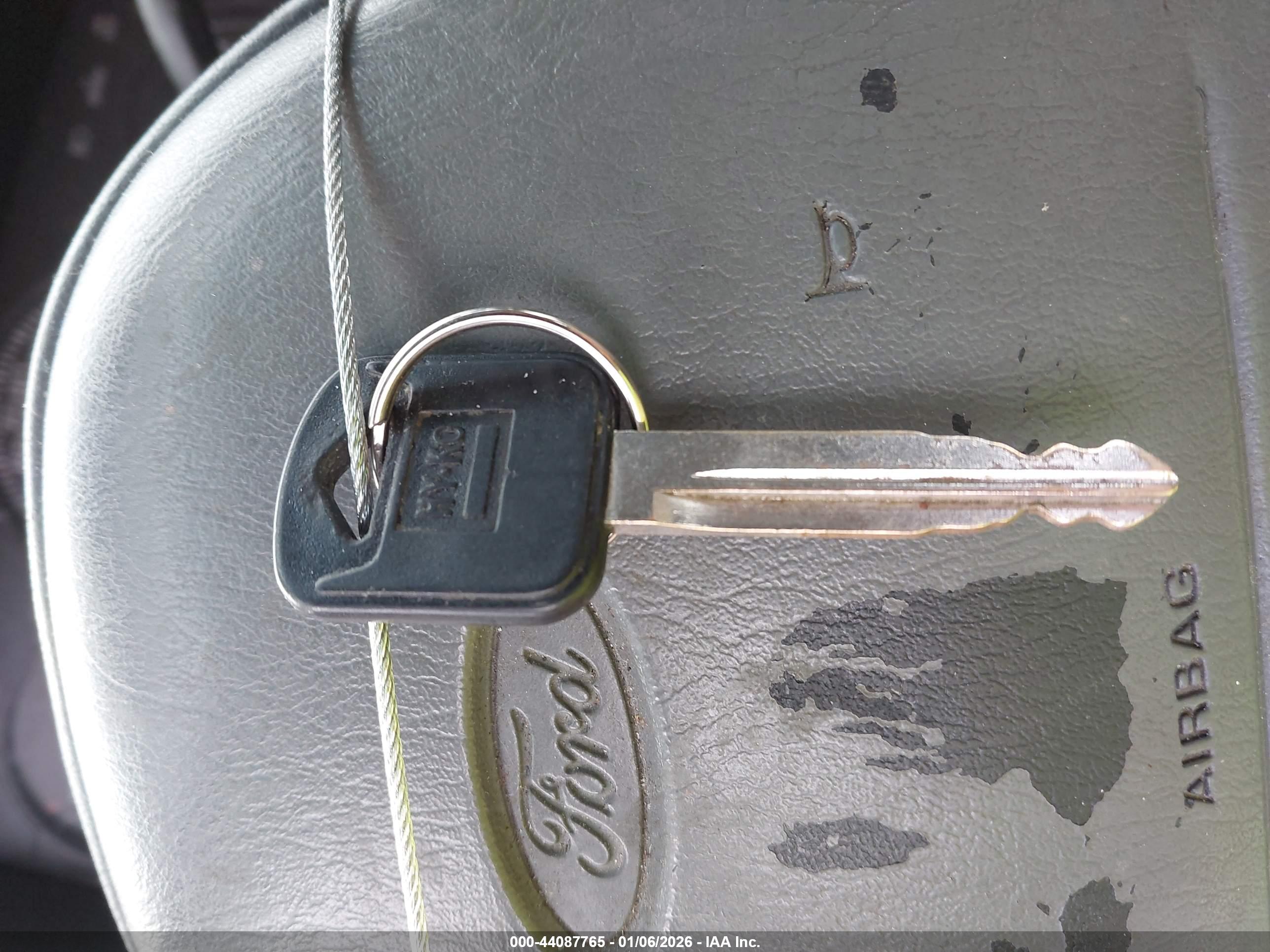 FORD CROWN image 11