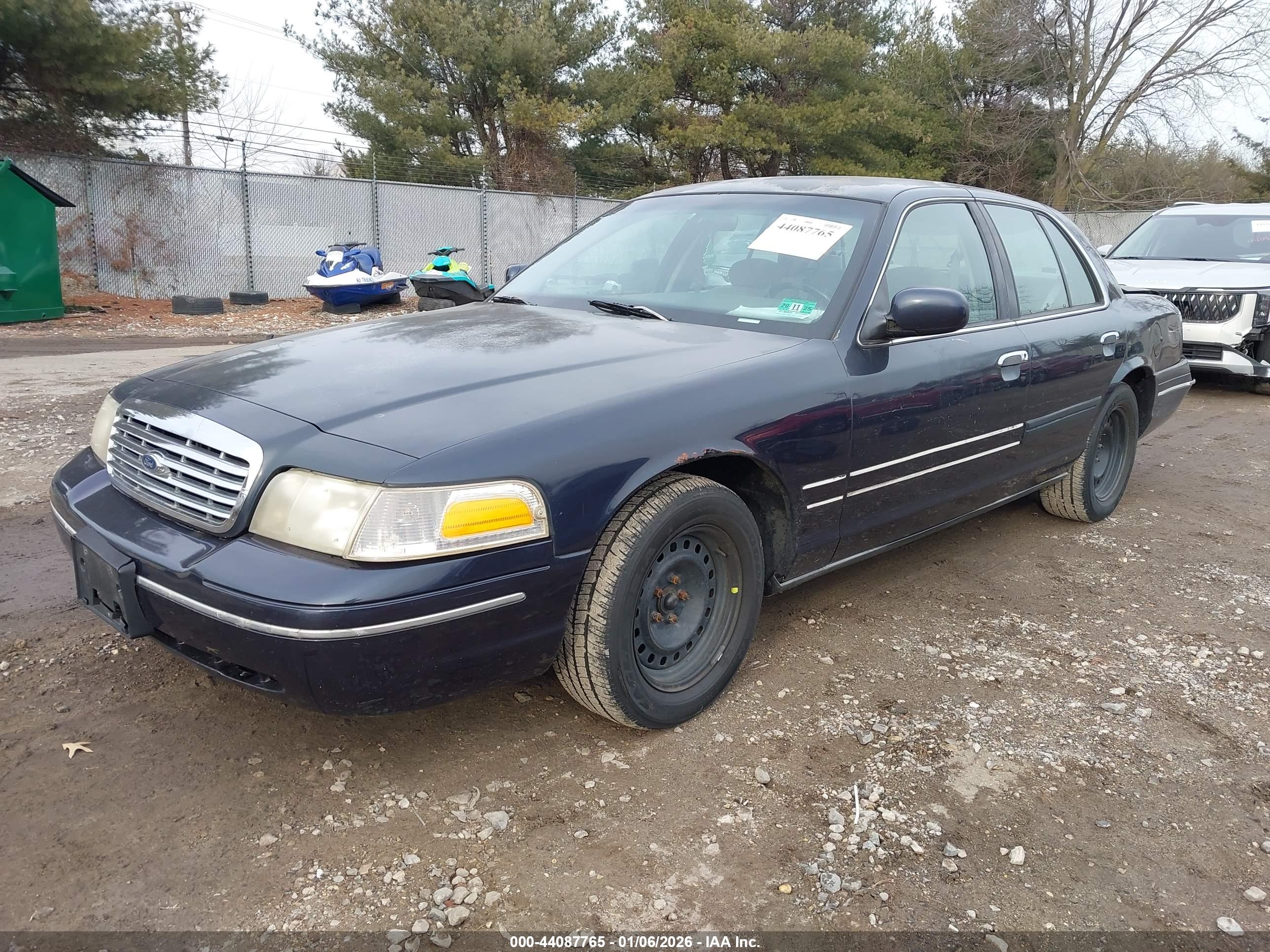 FORD CROWN image 2