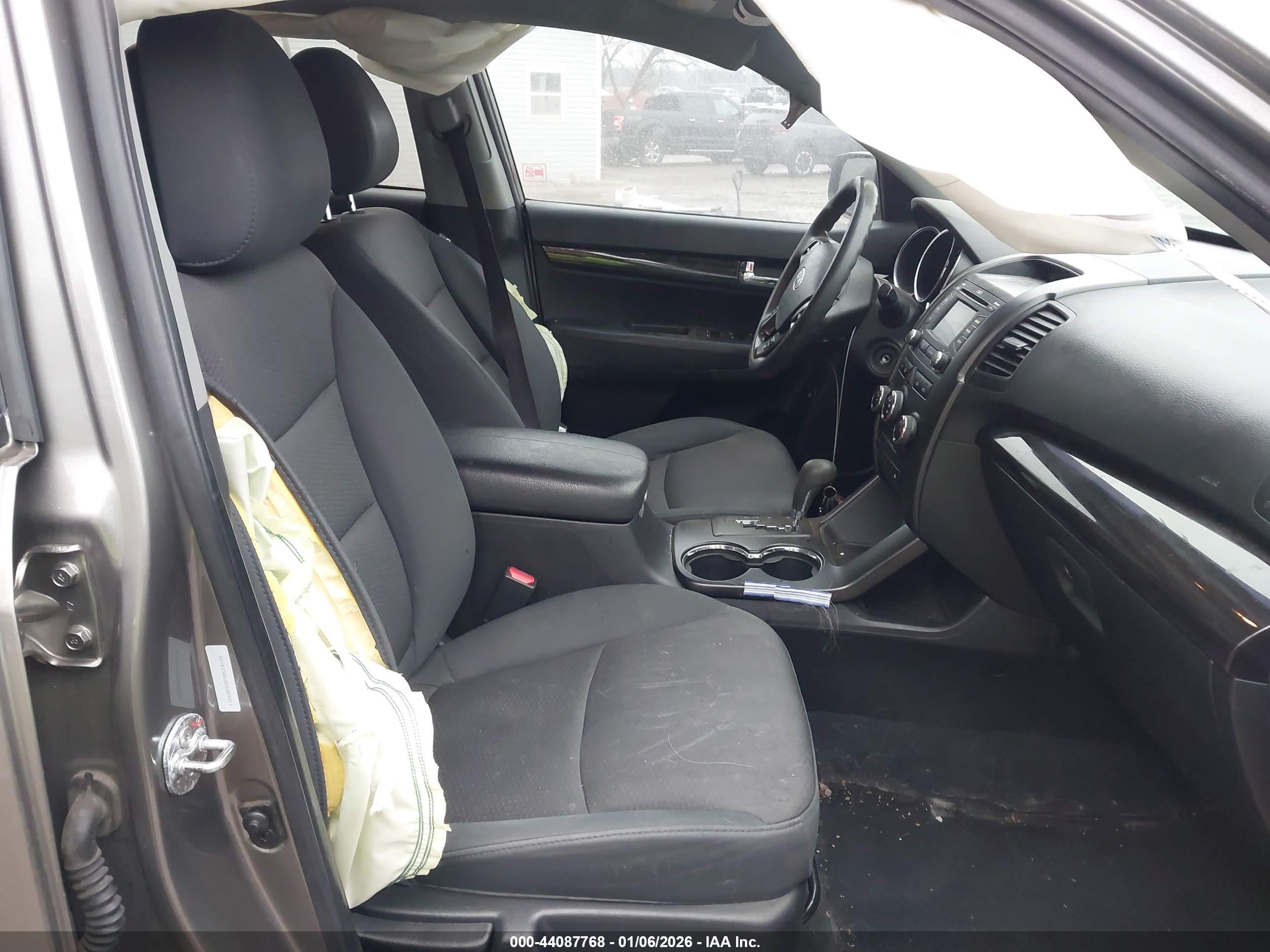 KIA SORENTO image 5