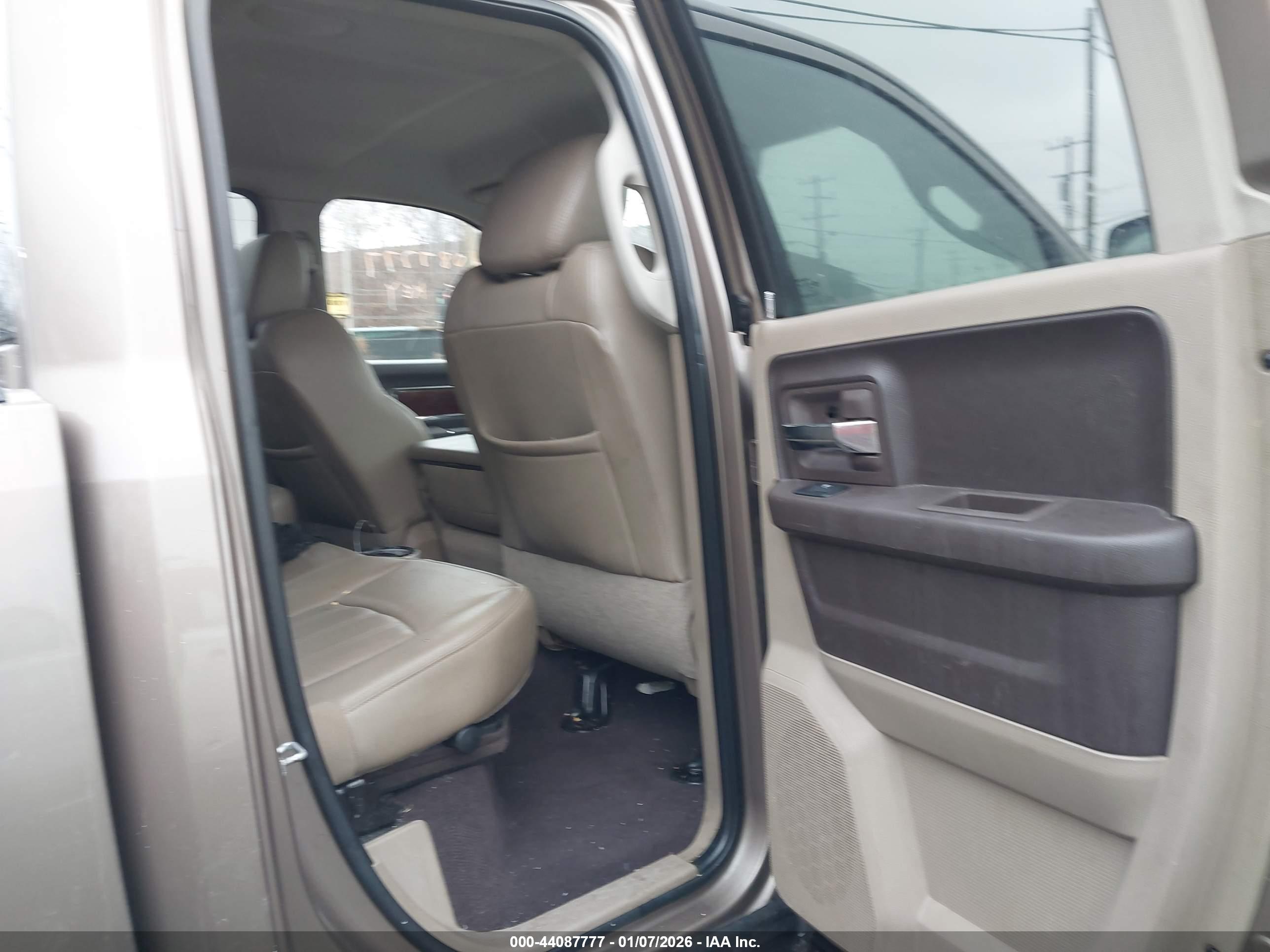 DODGE RAM image 8