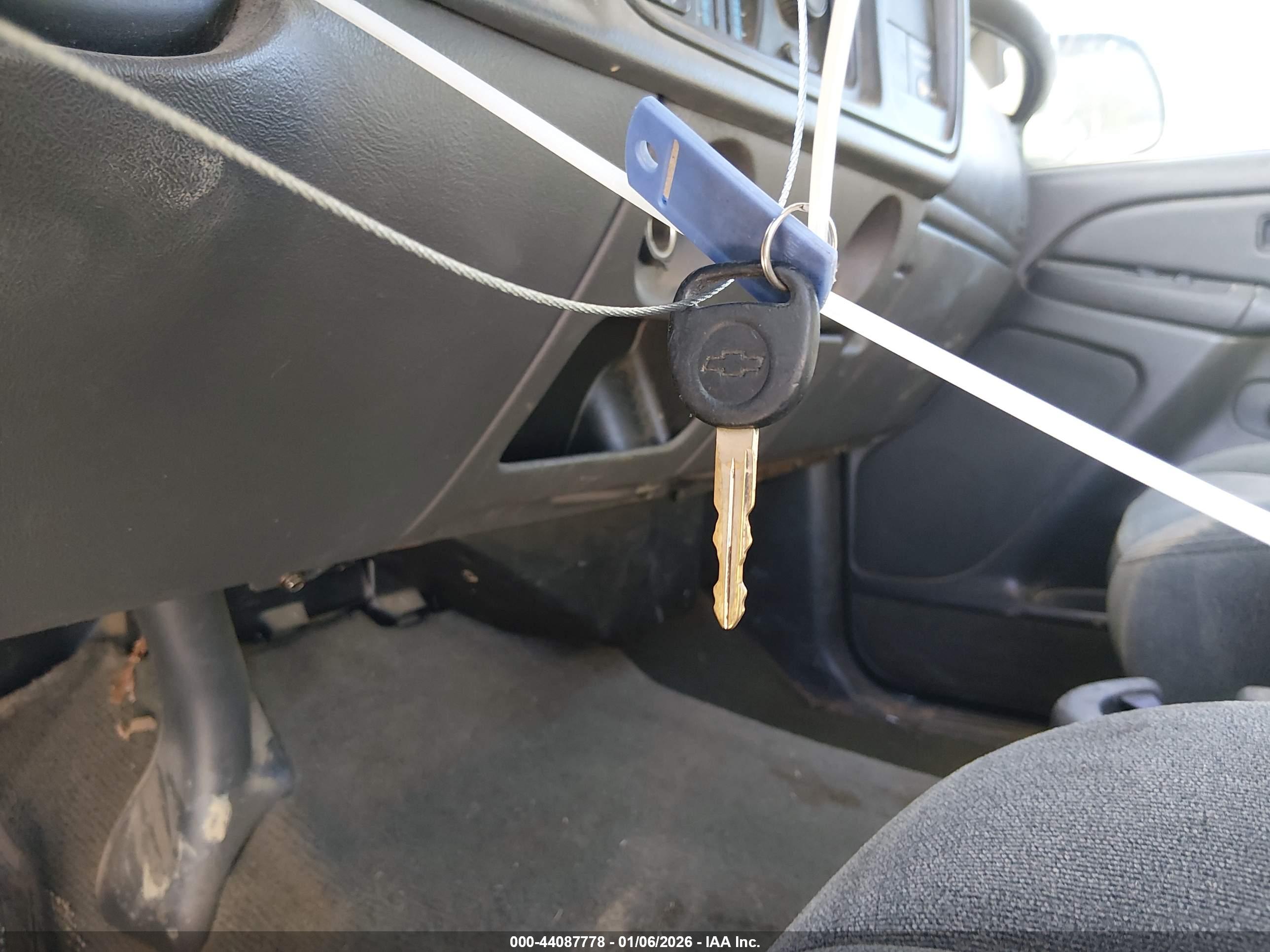 CHEVROLET SILVERADO image 11