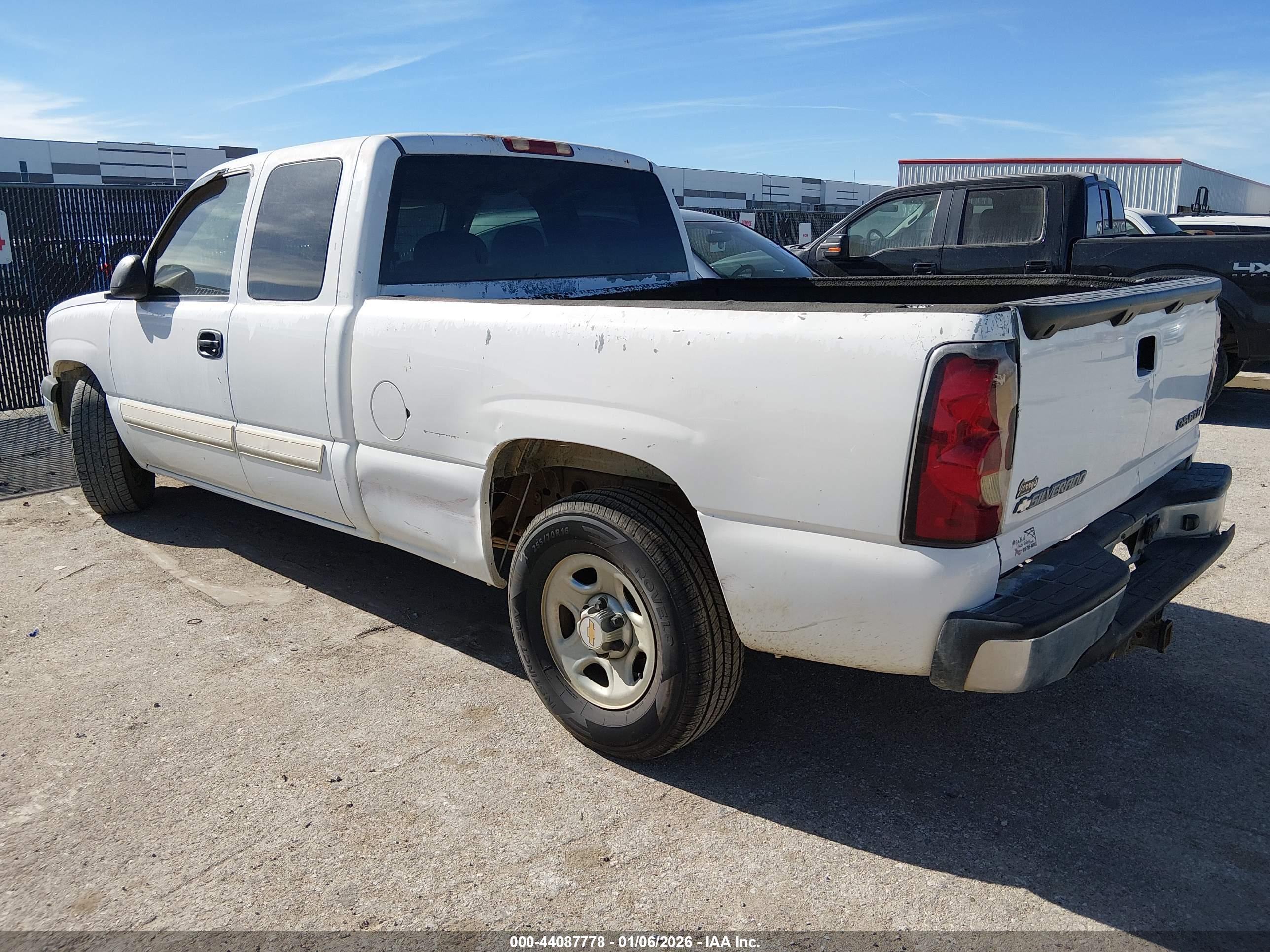 CHEVROLET SILVERADO image 3
