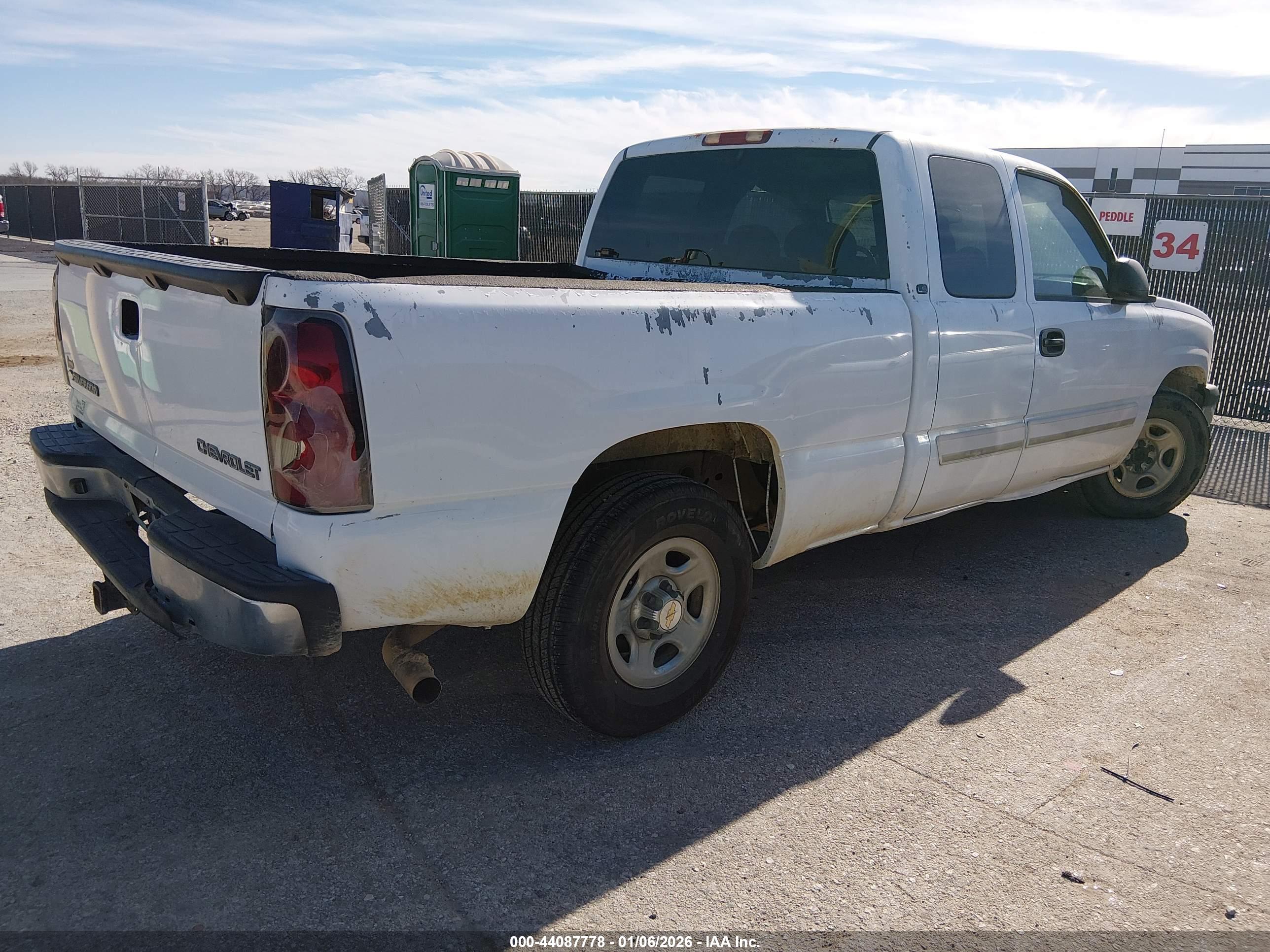 CHEVROLET SILVERADO image 4