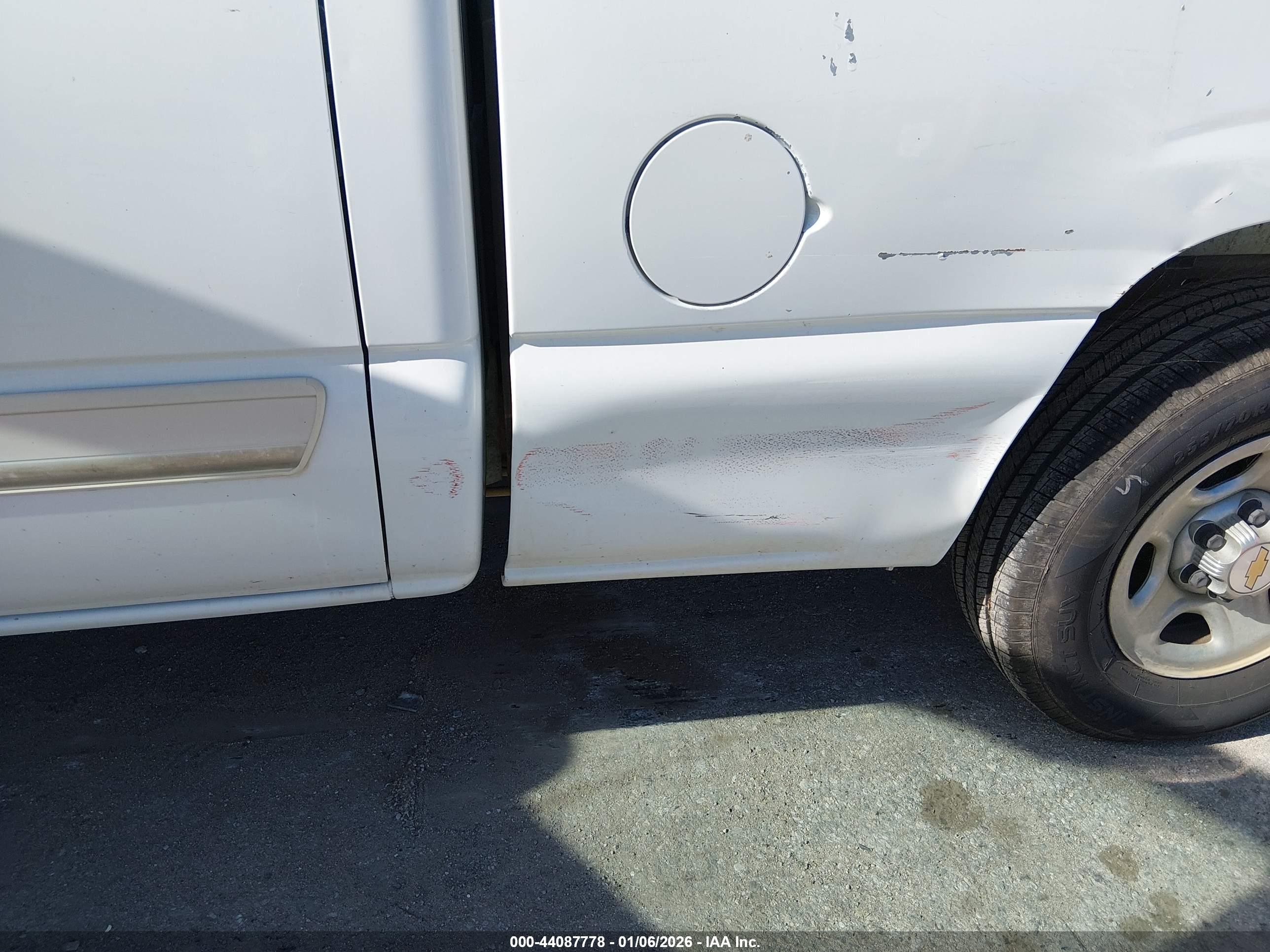 CHEVROLET SILVERADO image 6
