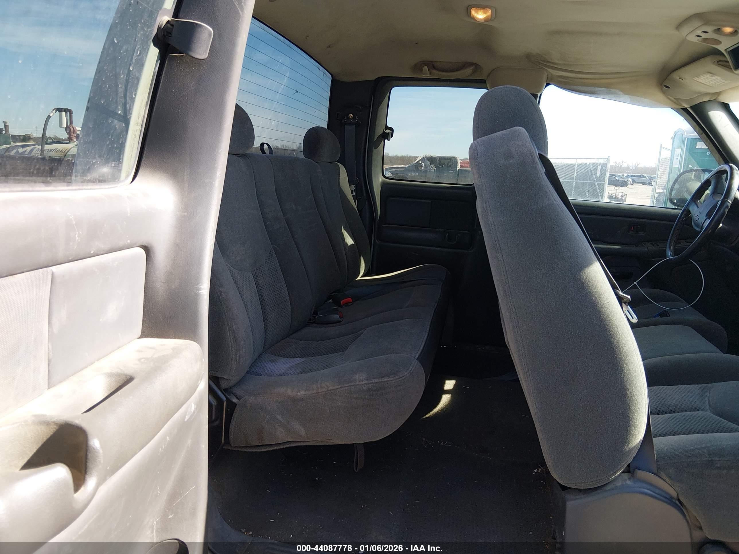 CHEVROLET SILVERADO image 8