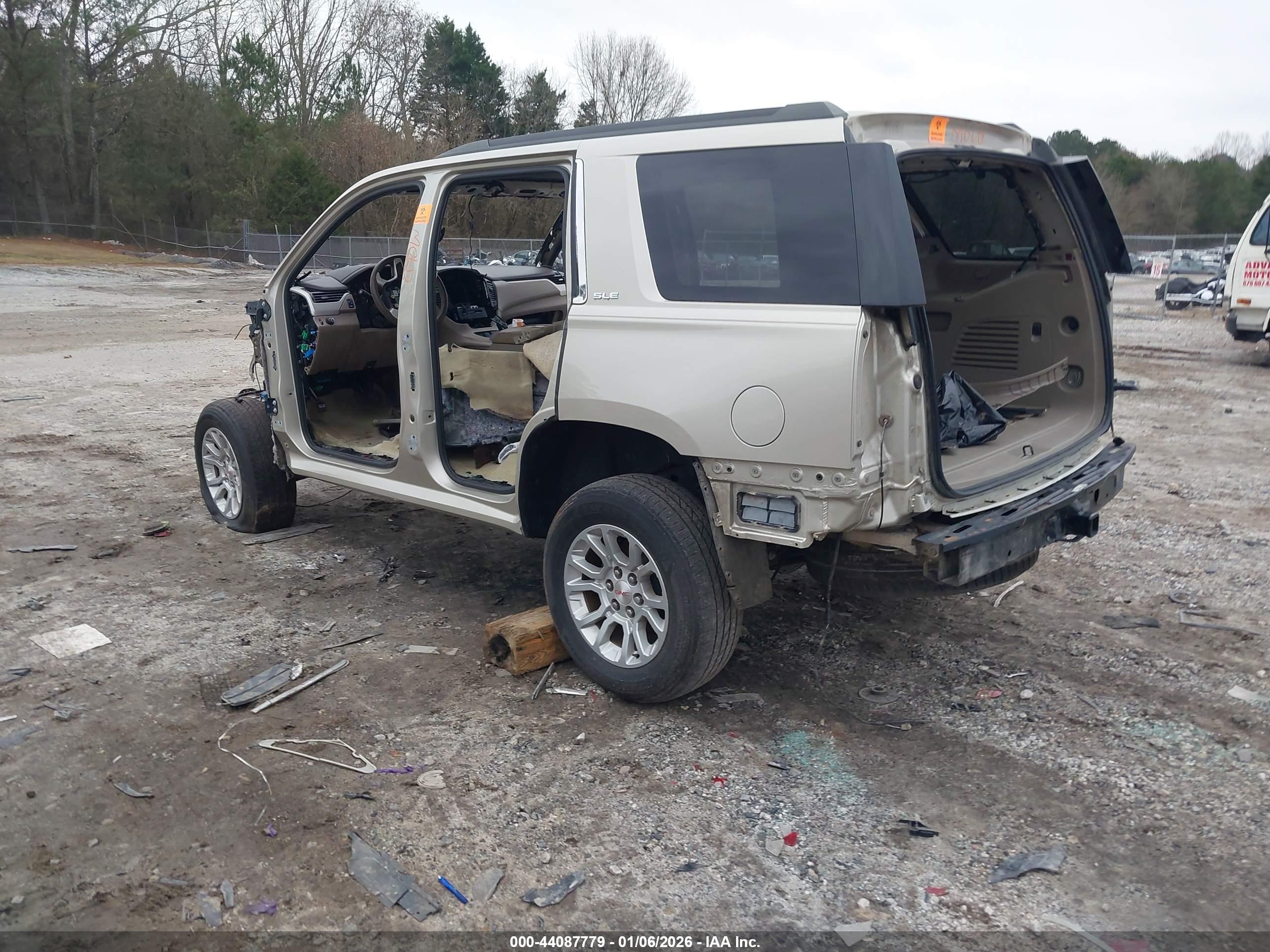 GMC YUKON image 3