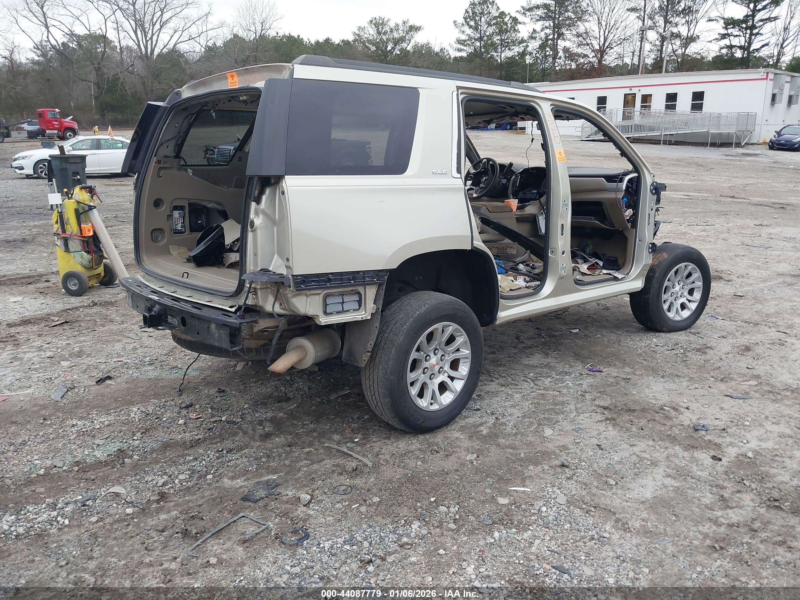 GMC YUKON image 4