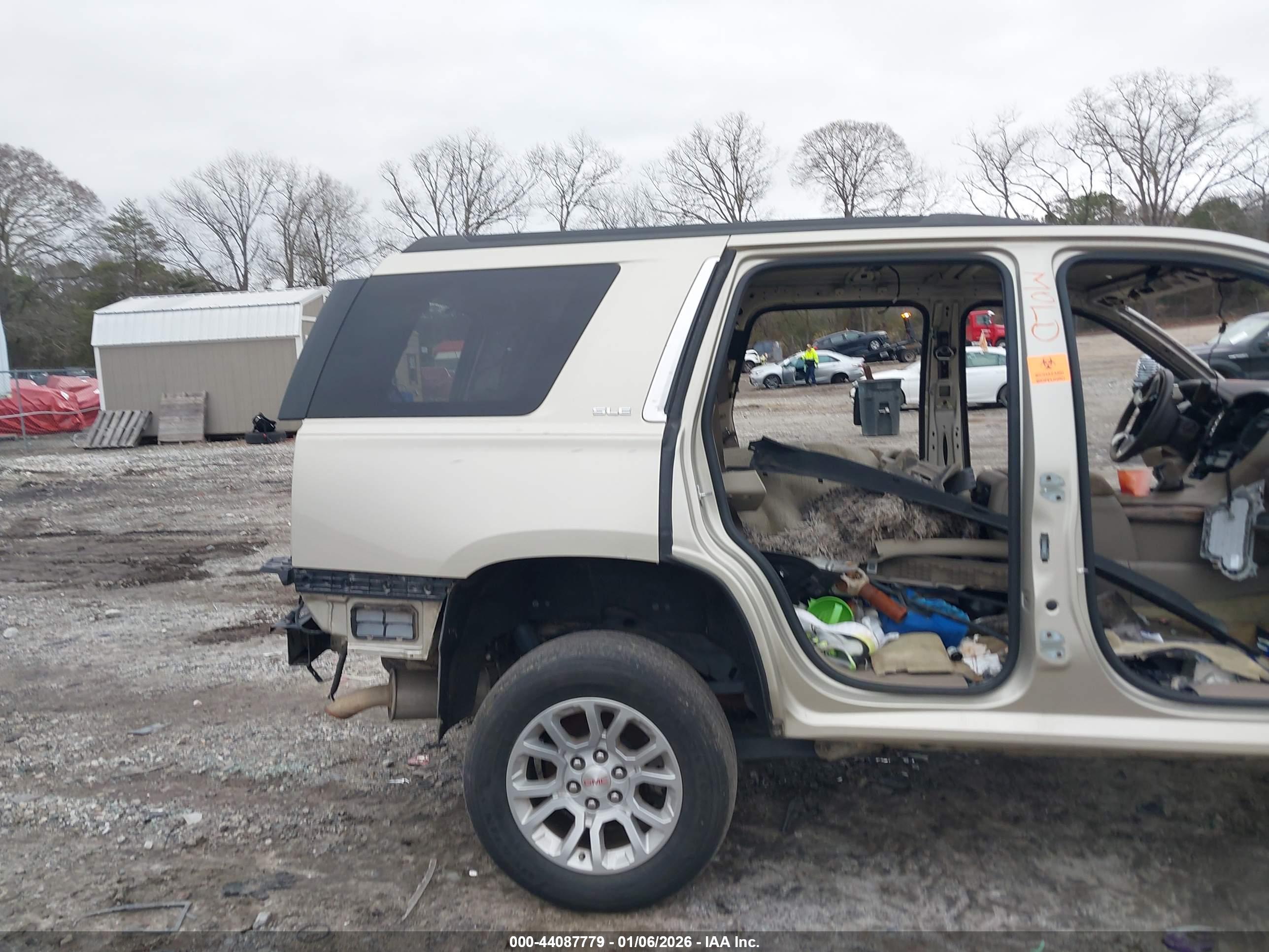 GMC YUKON image 8