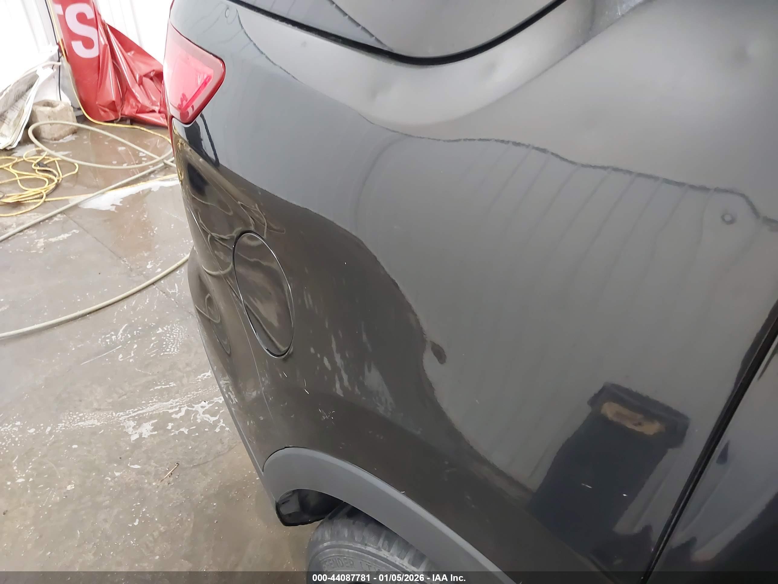 FORD EXPLORER image 6