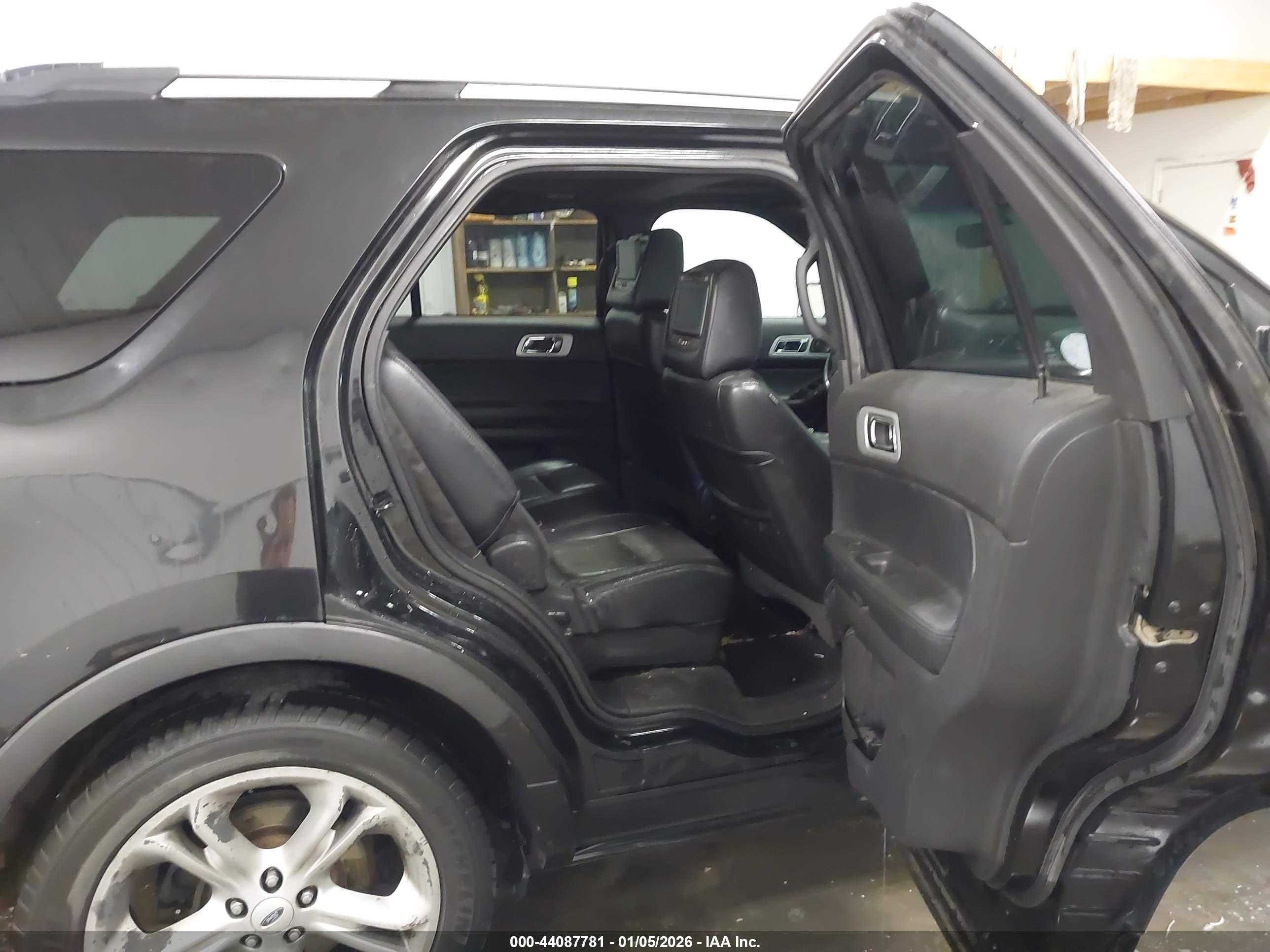 FORD EXPLORER image 8