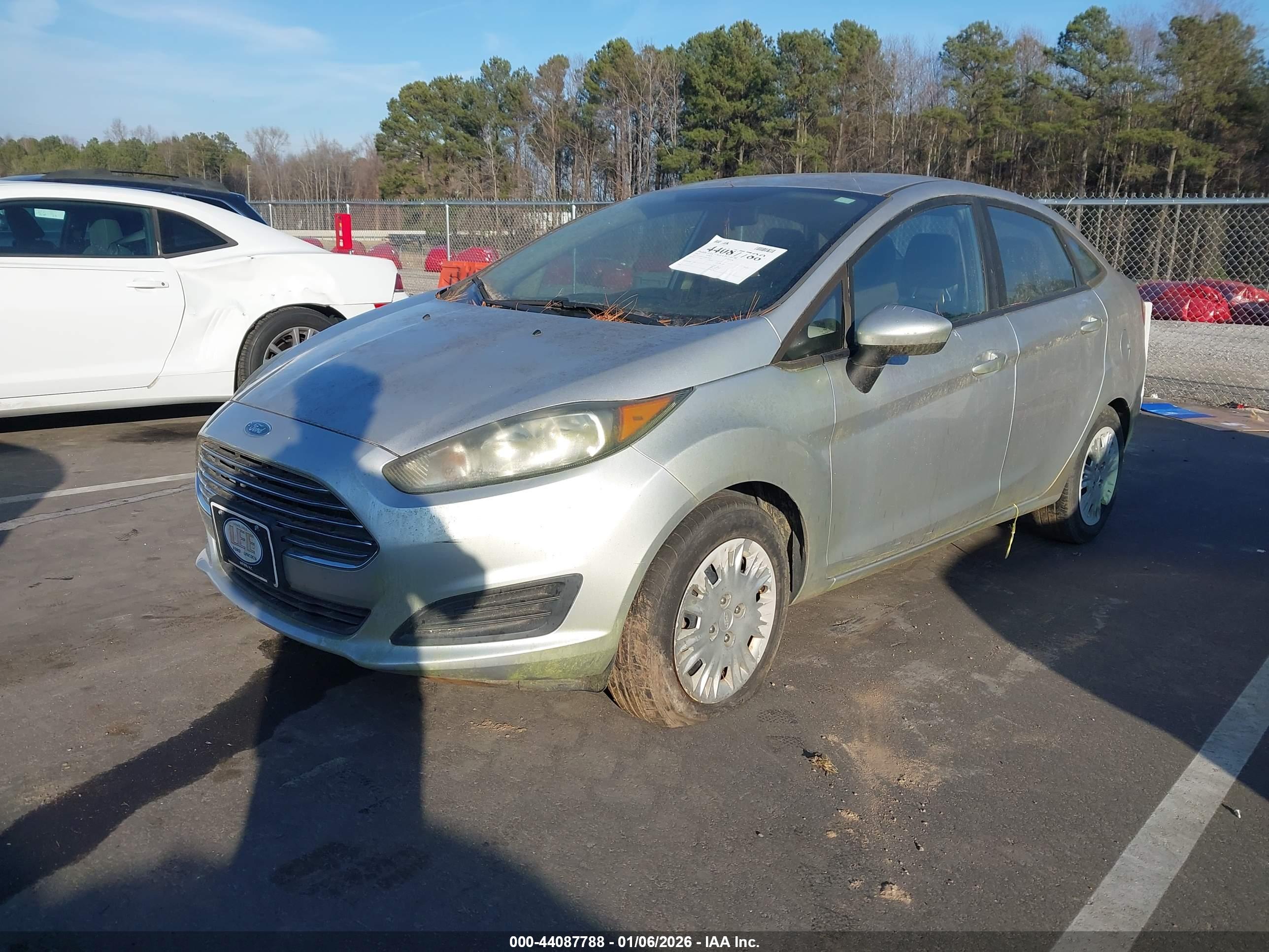 FORD FIESTA image 2