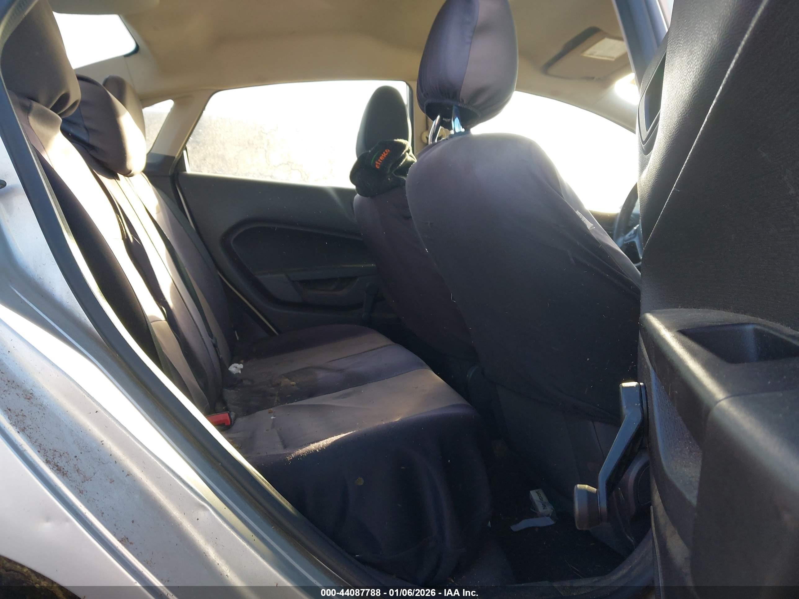 FORD FIESTA image 8