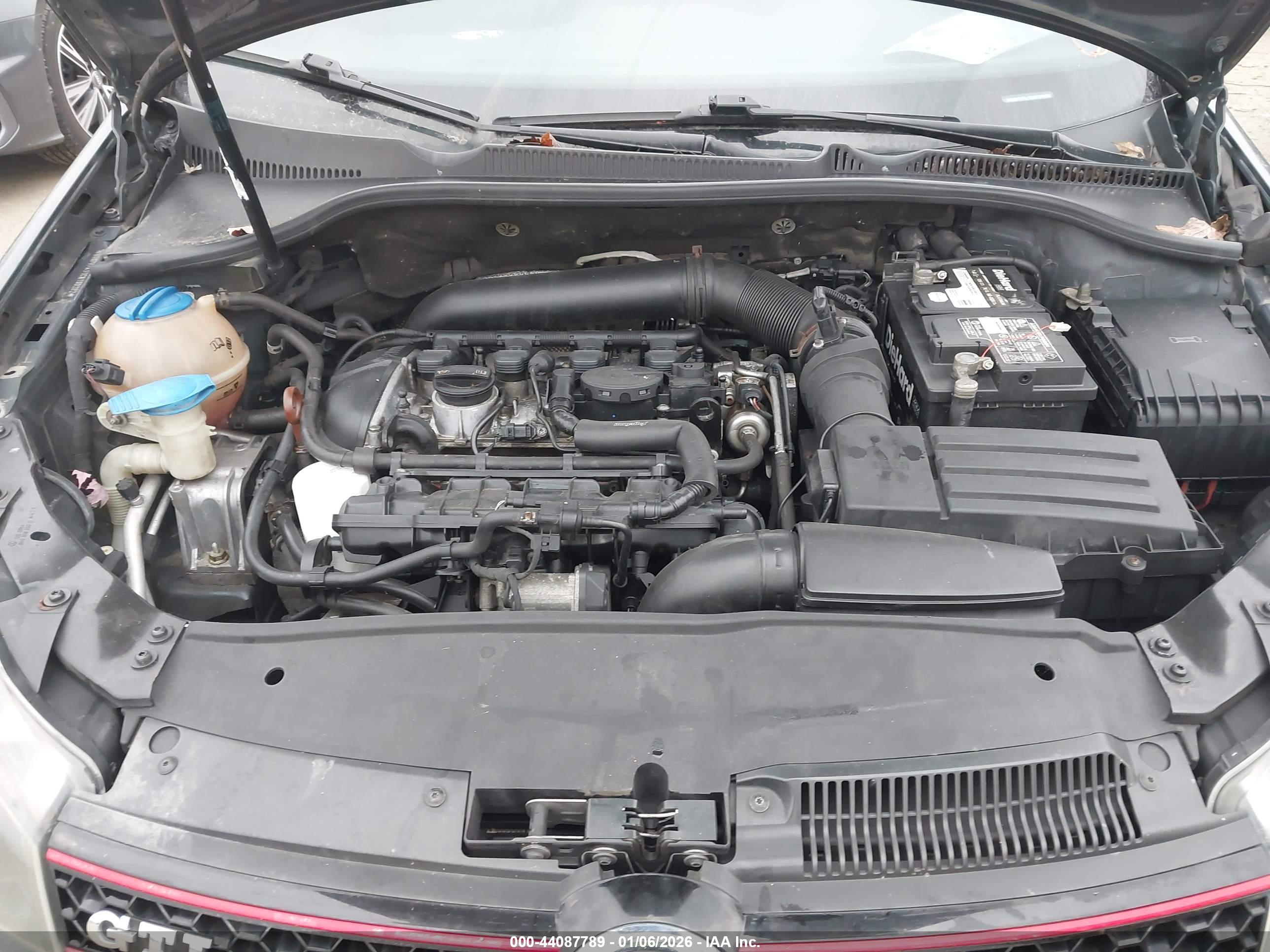 VOLKSWAGEN GTI image 10