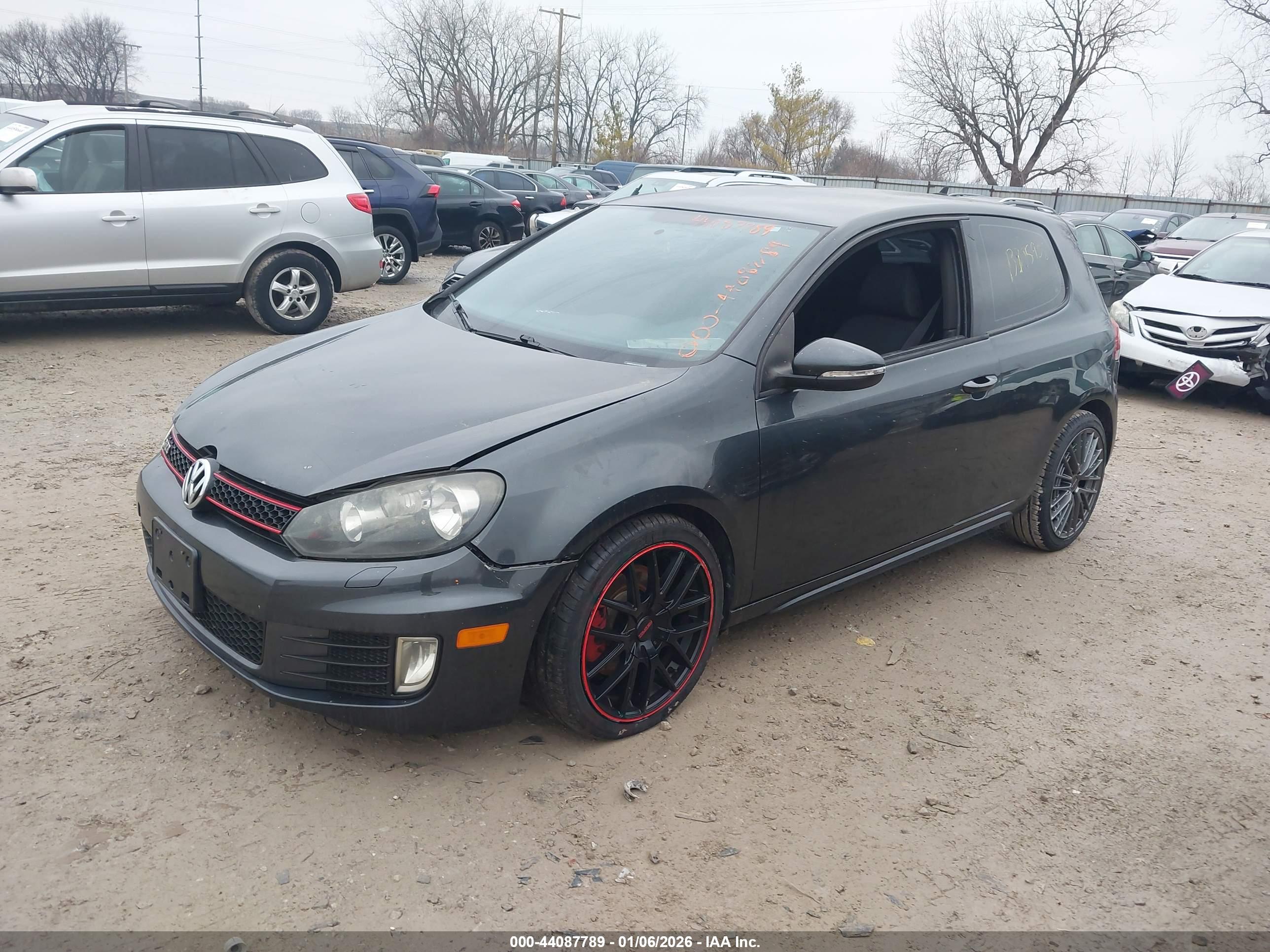 VOLKSWAGEN GTI image 2