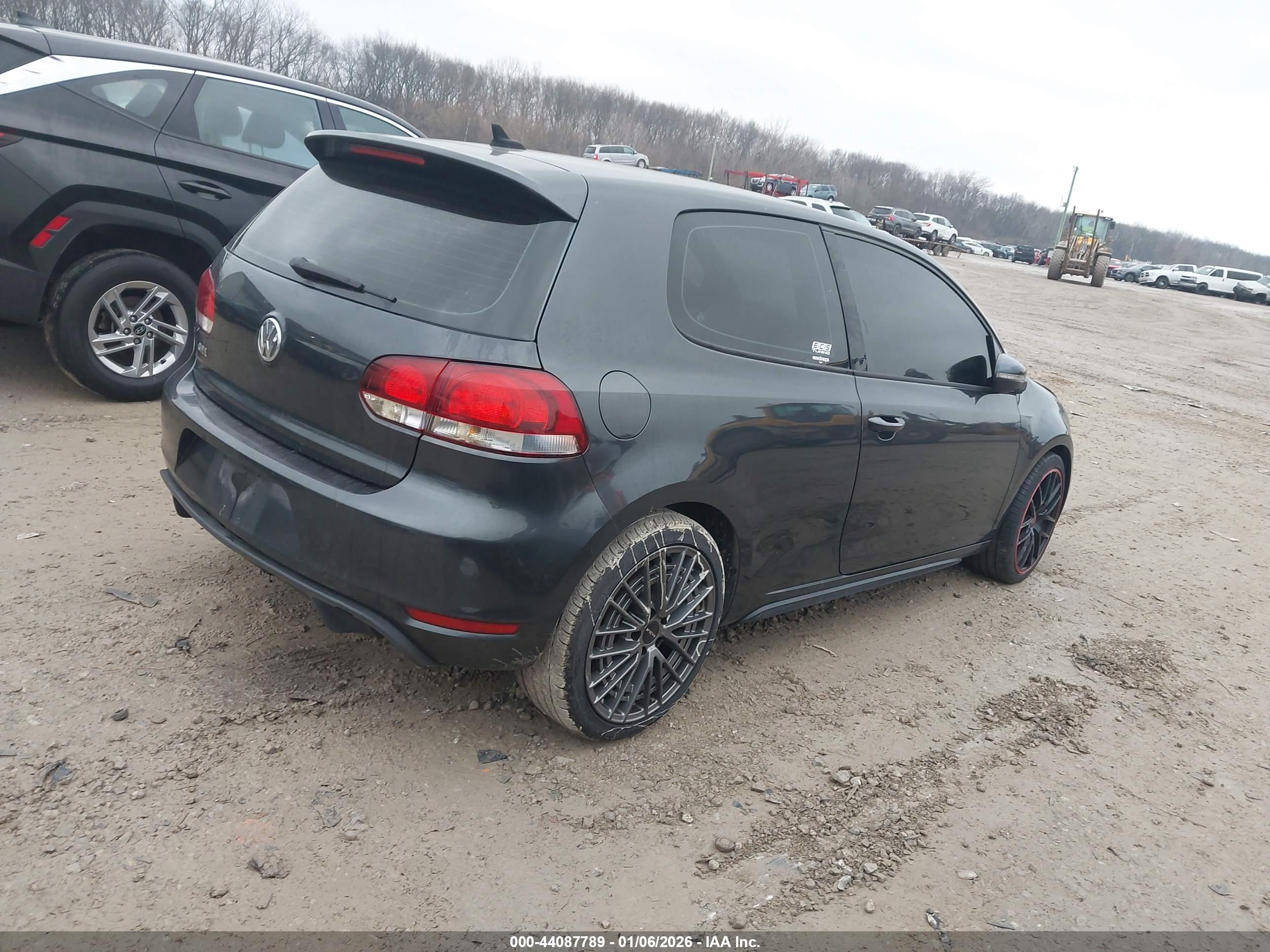 VOLKSWAGEN GTI image 4