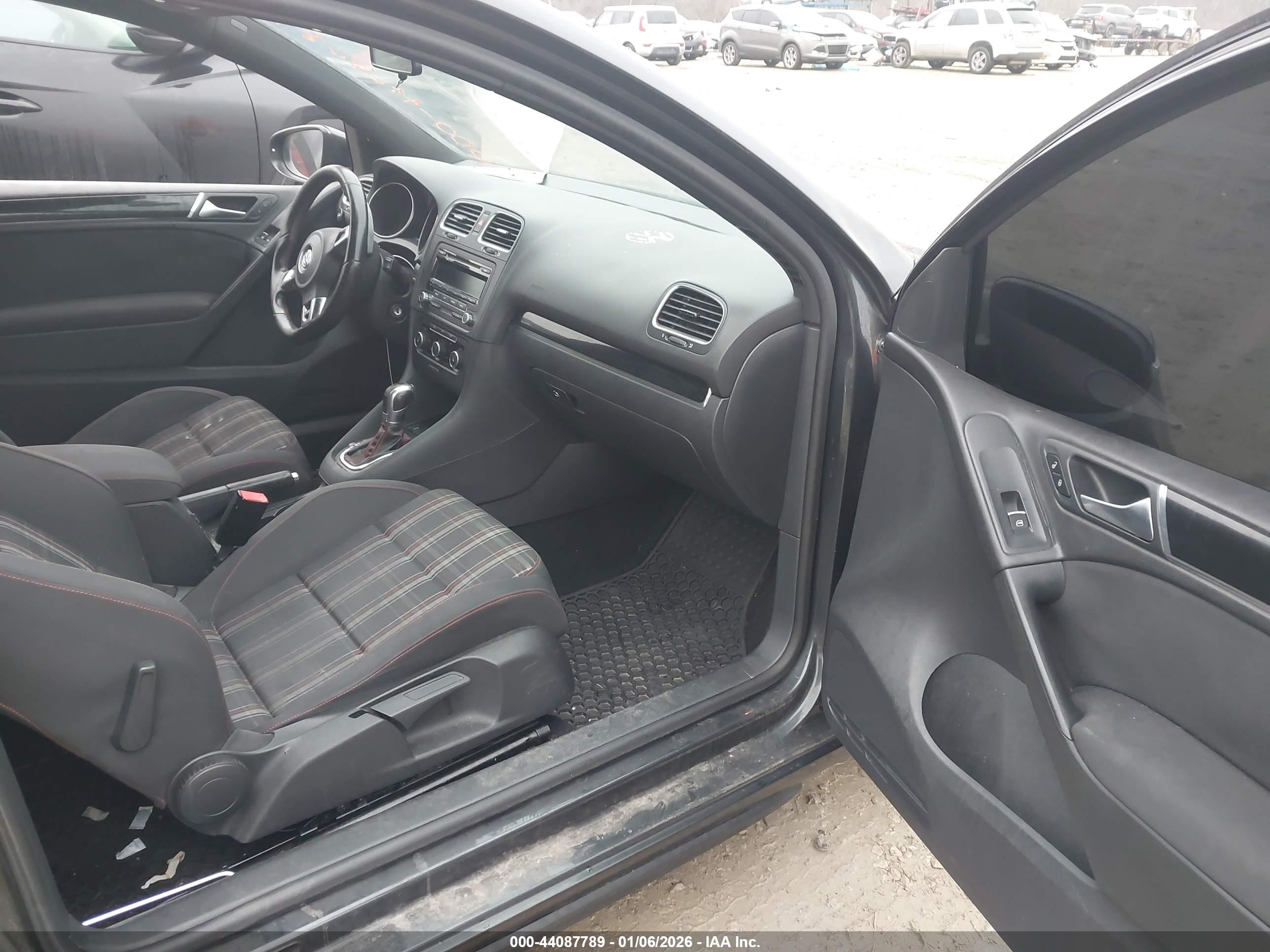 VOLKSWAGEN GTI image 5