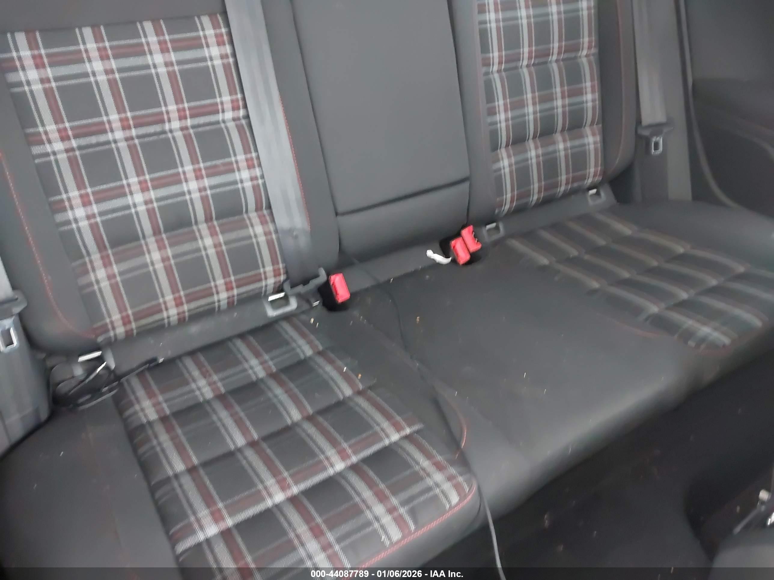 VOLKSWAGEN GTI image 8