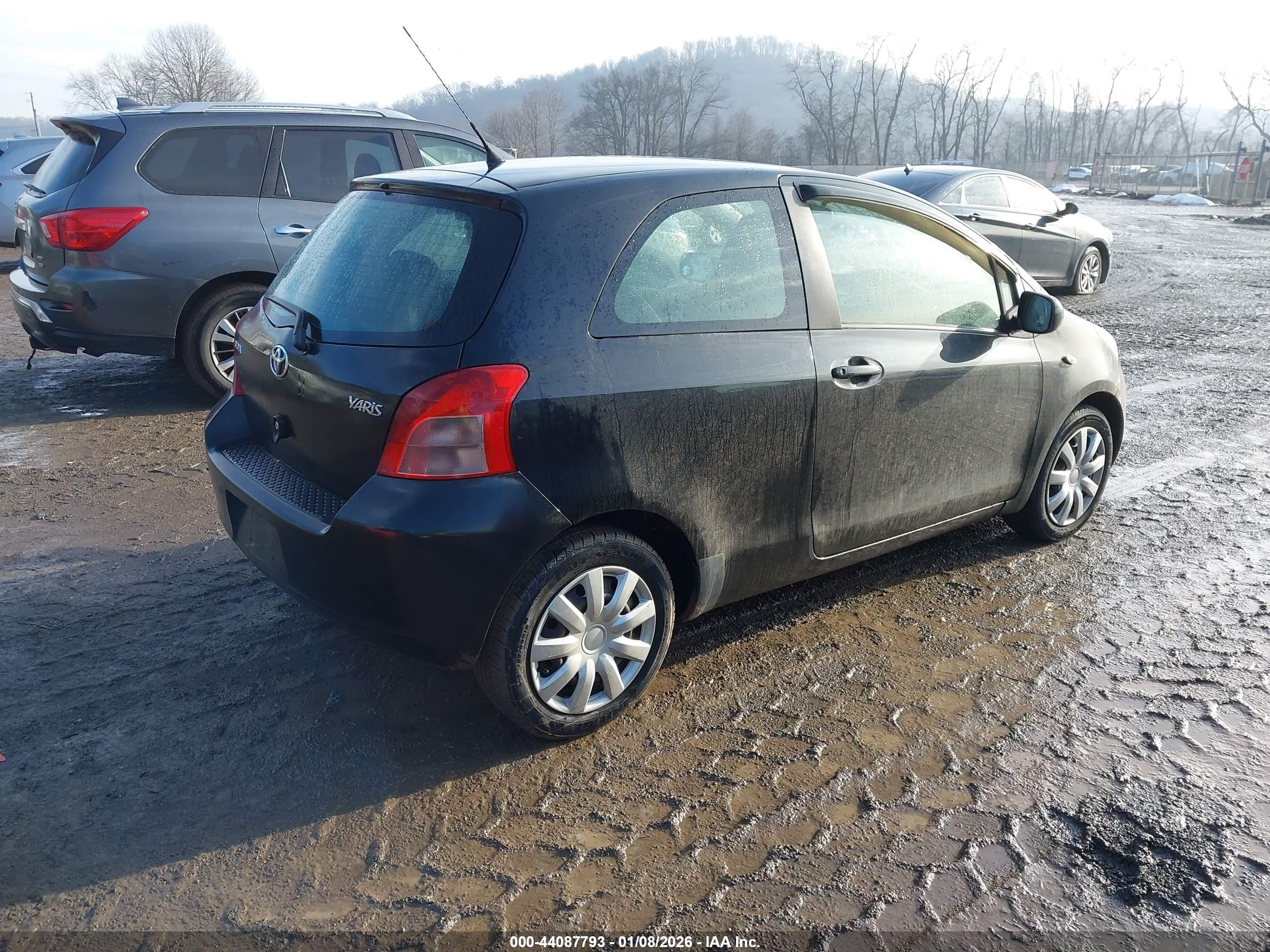 TOYOTA YARIS image 4