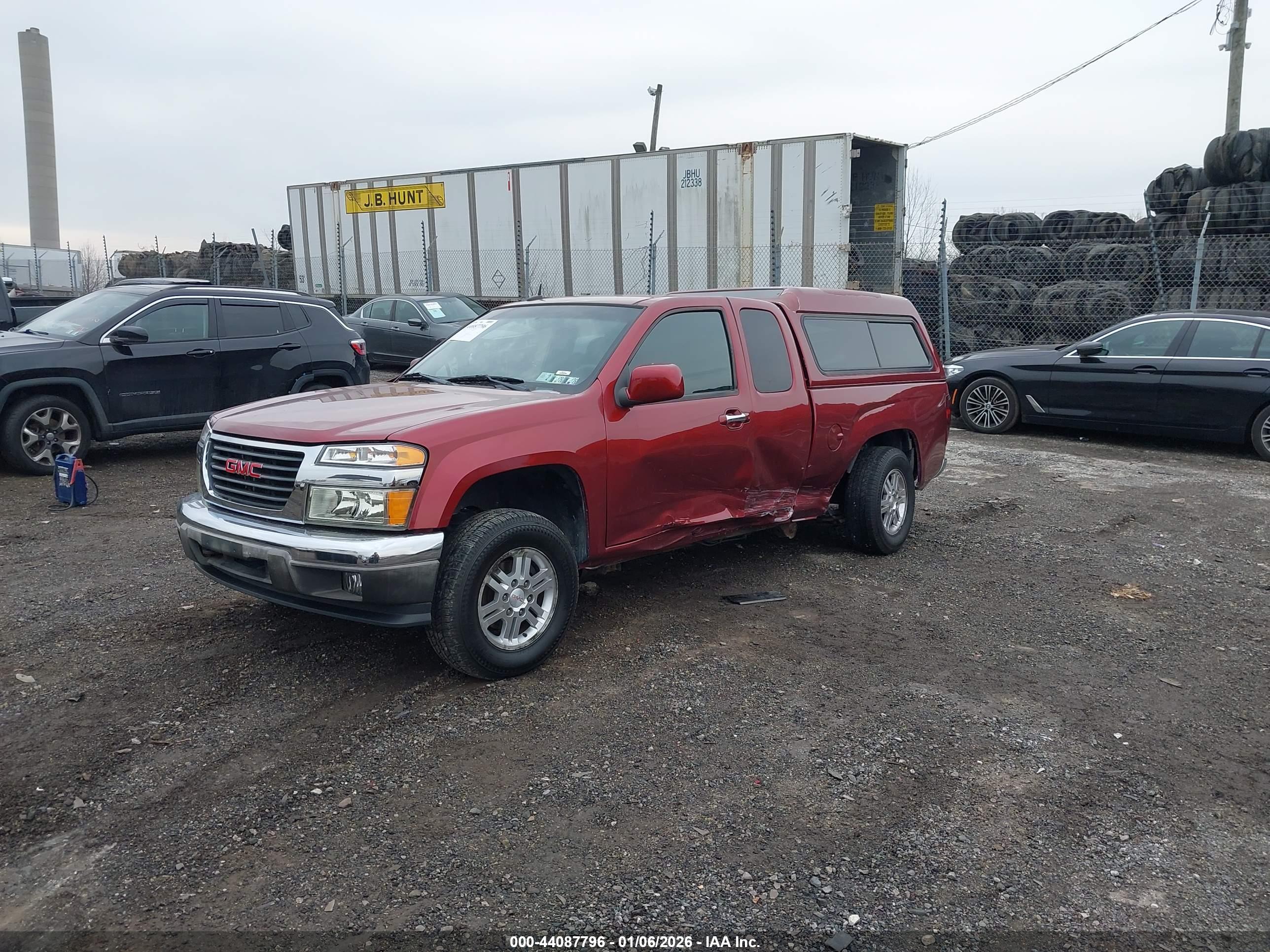 GMC CANYON image 2