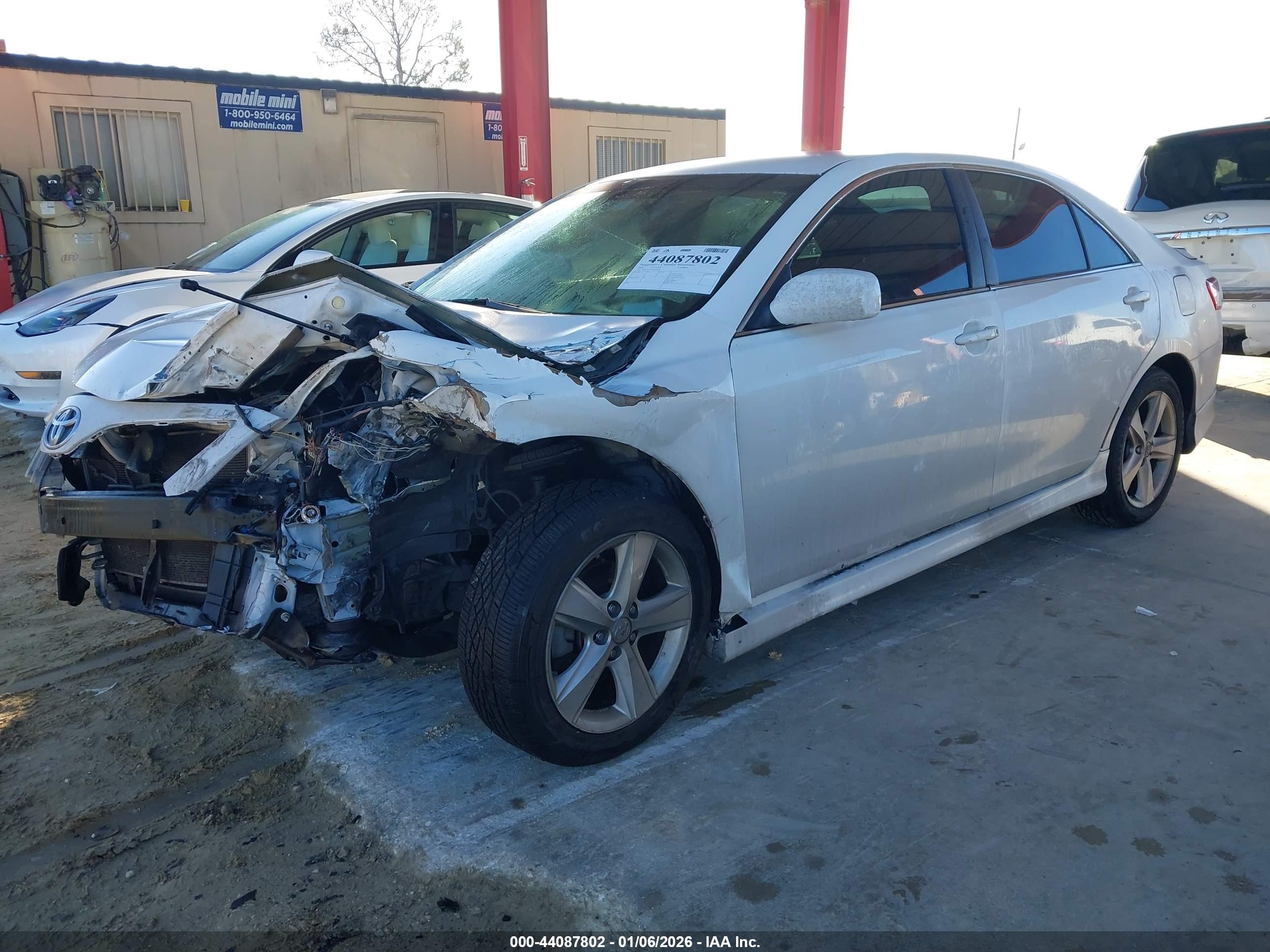 TOYOTA CAMRY image 2