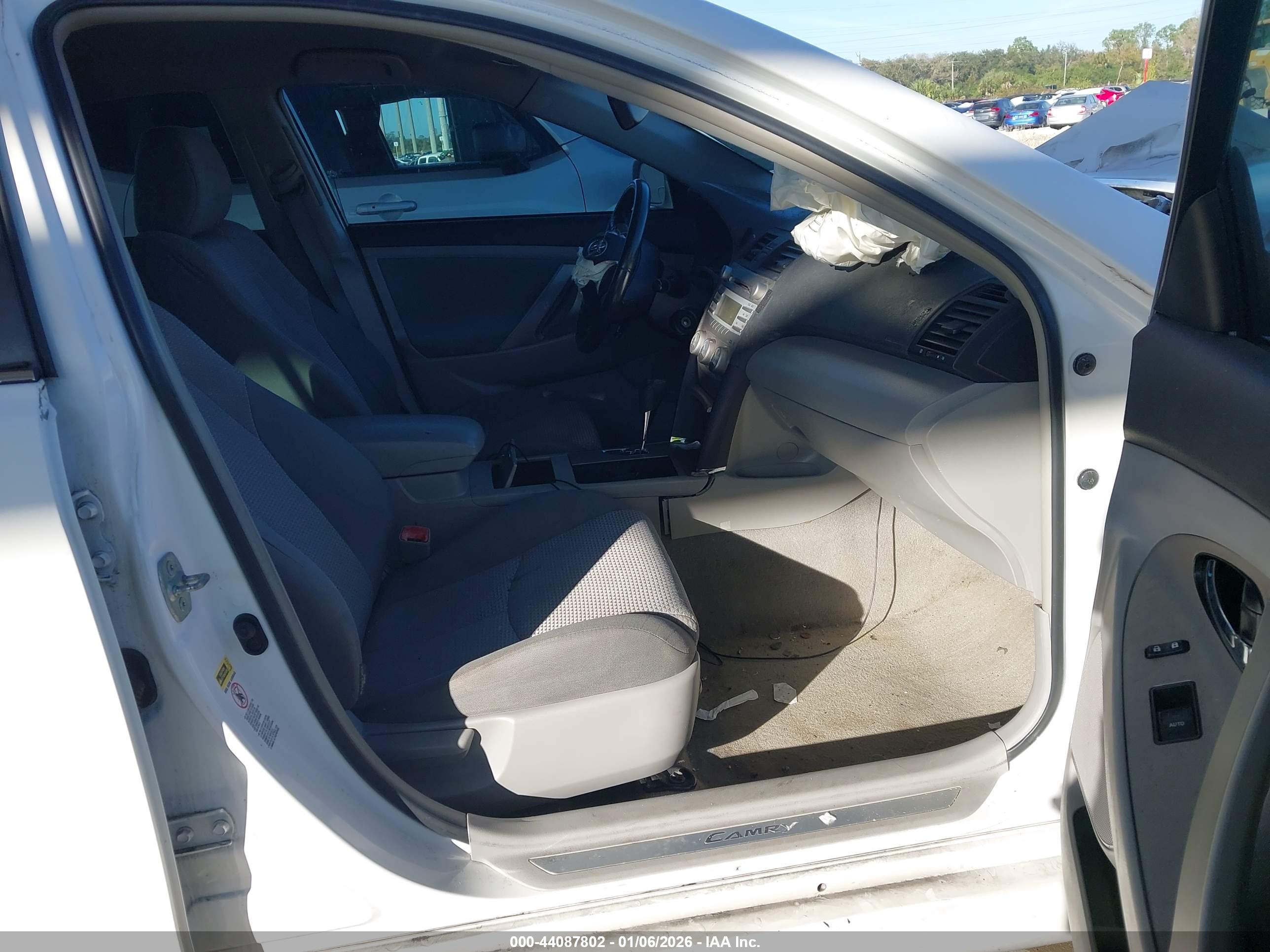 TOYOTA CAMRY image 5