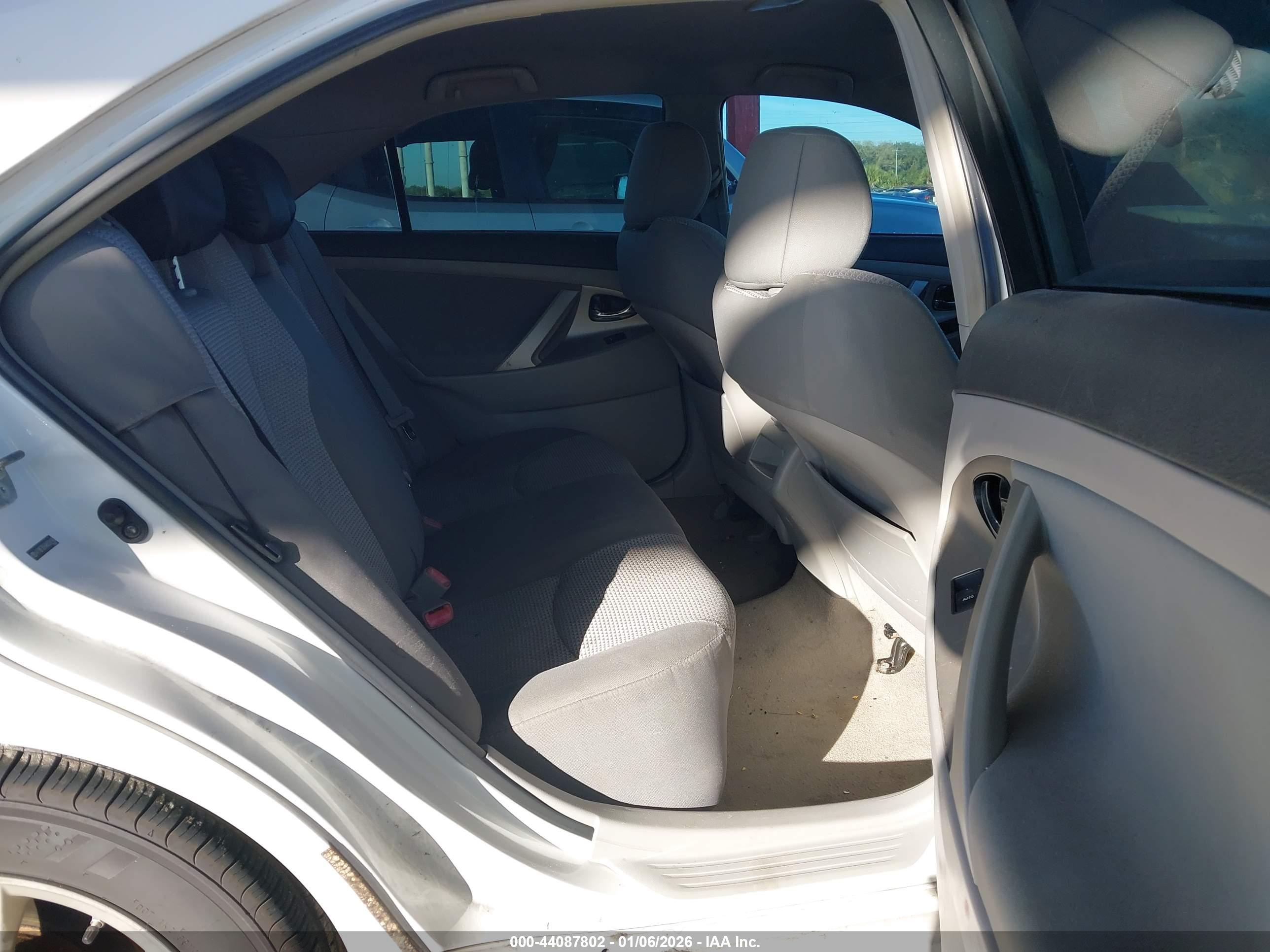 TOYOTA CAMRY image 8