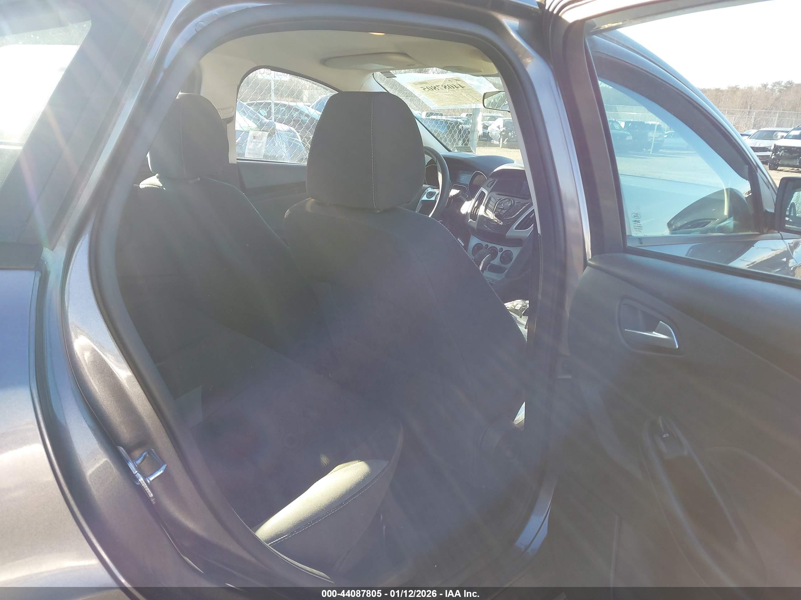 FORD FOCUS image 8