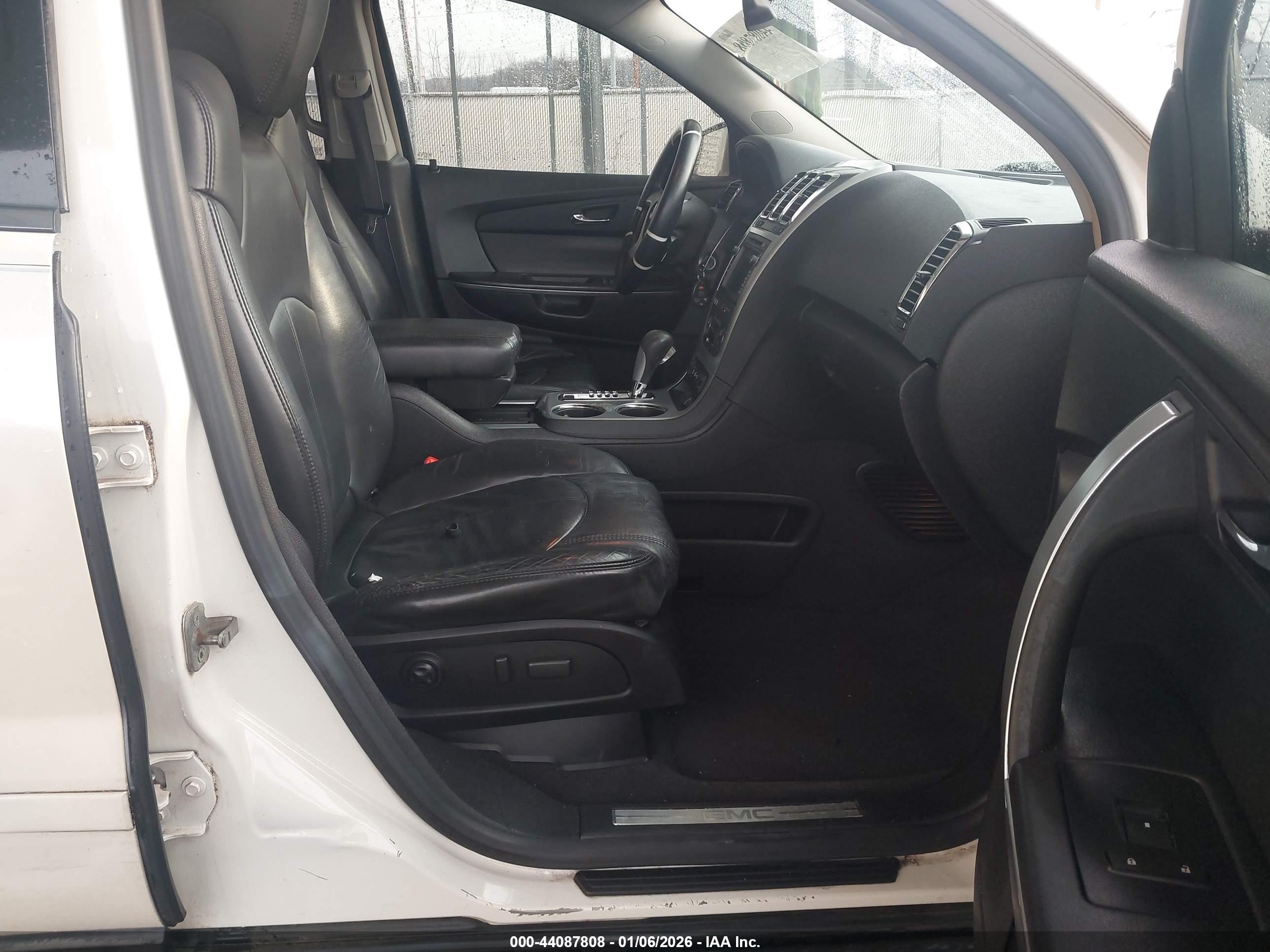 GMC ACADIA image 5