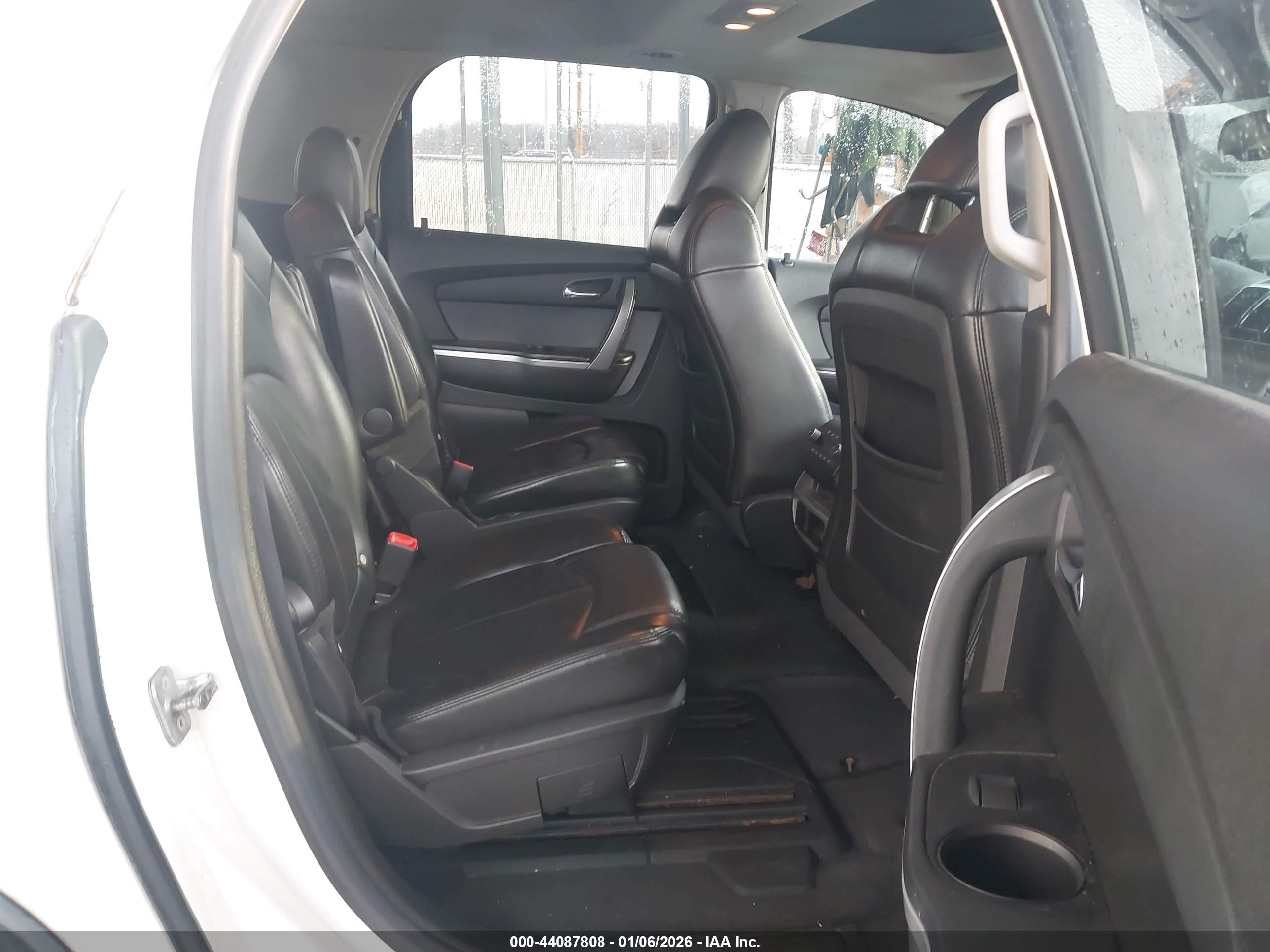 GMC ACADIA image 8