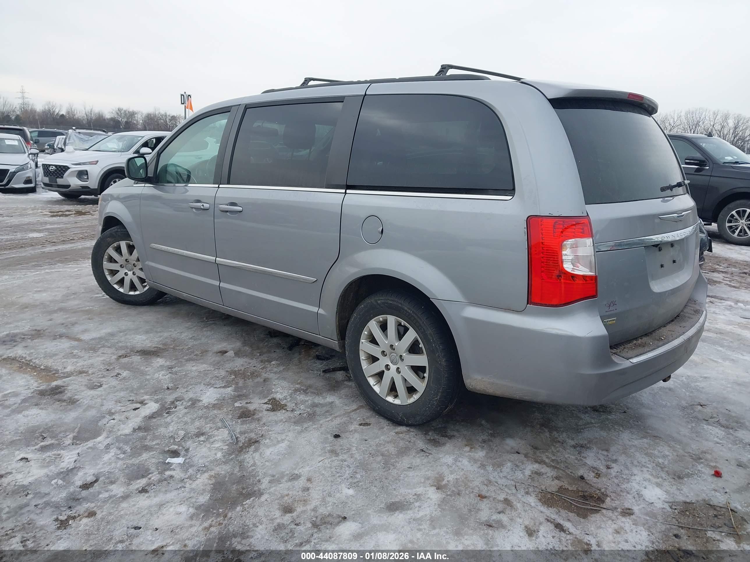 CHRYSLER TOWN image 3