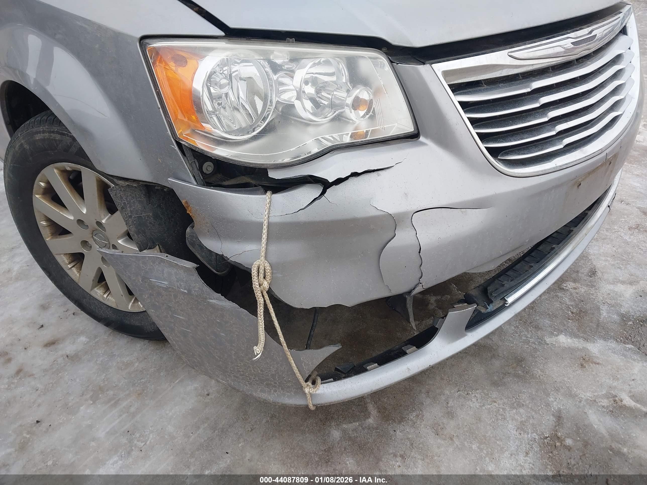 CHRYSLER TOWN image 6