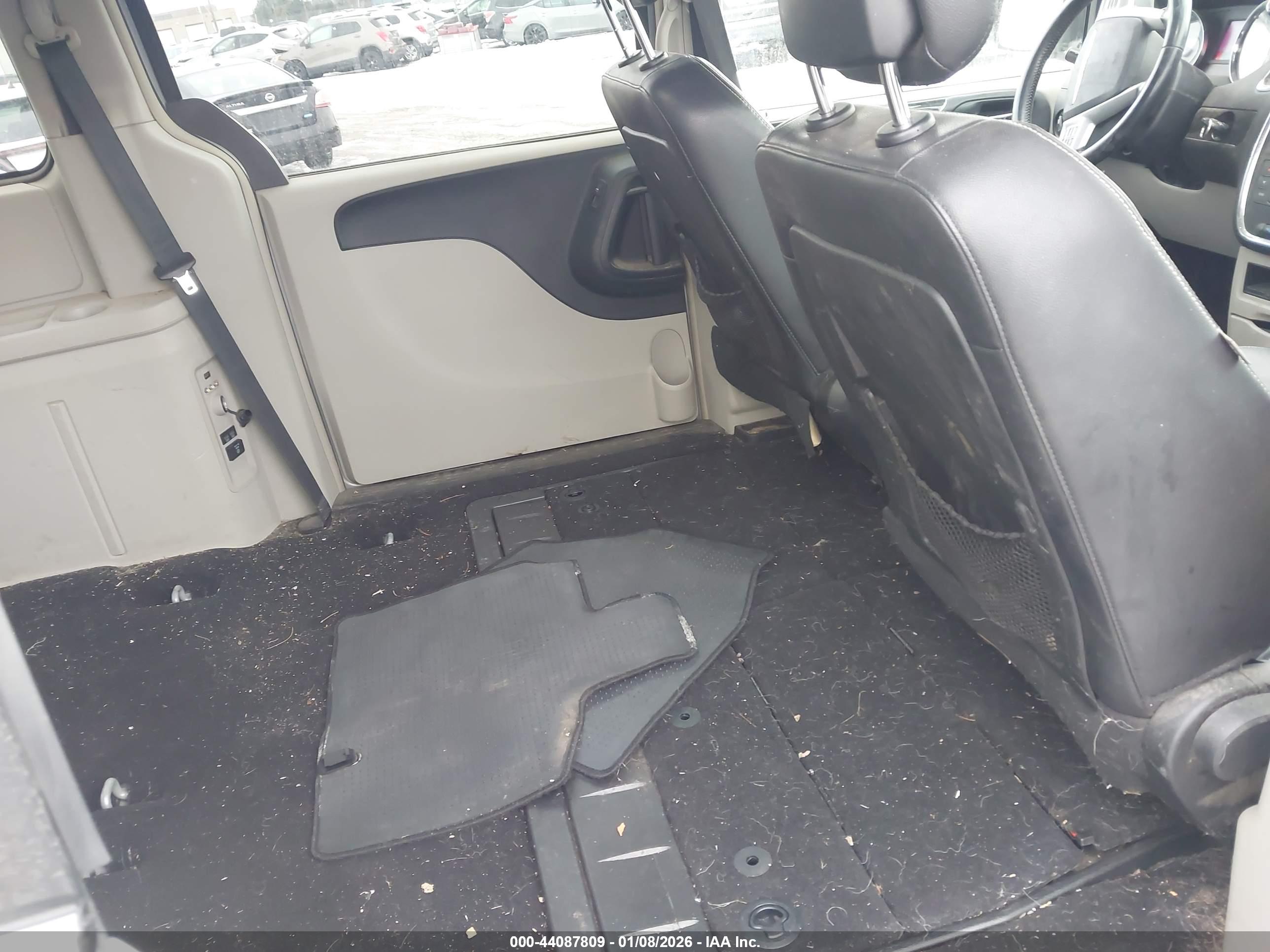CHRYSLER TOWN image 8