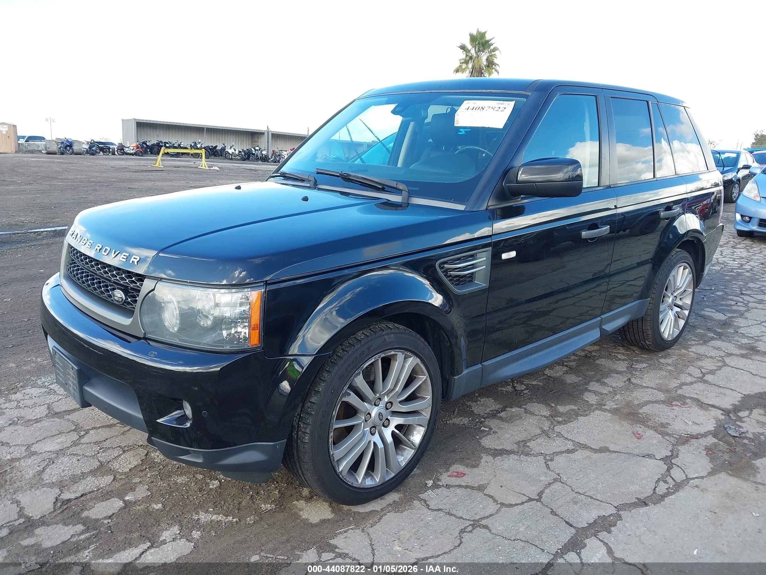 LAND ROVER image 2