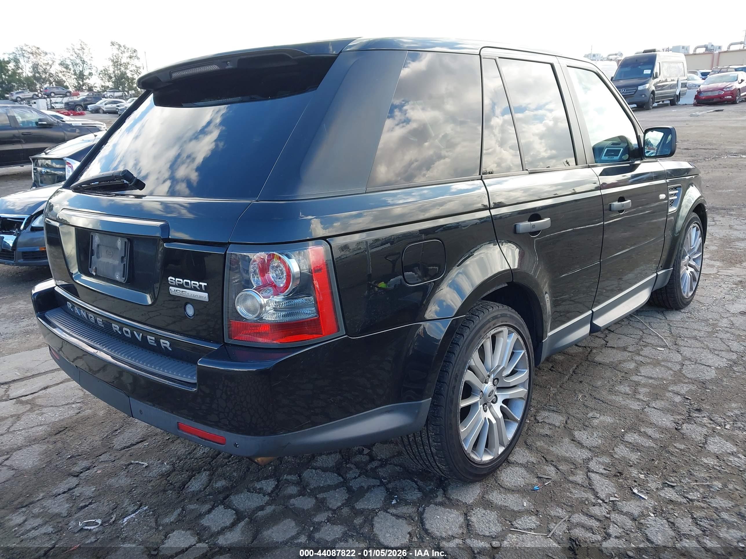 LAND ROVER image 4
