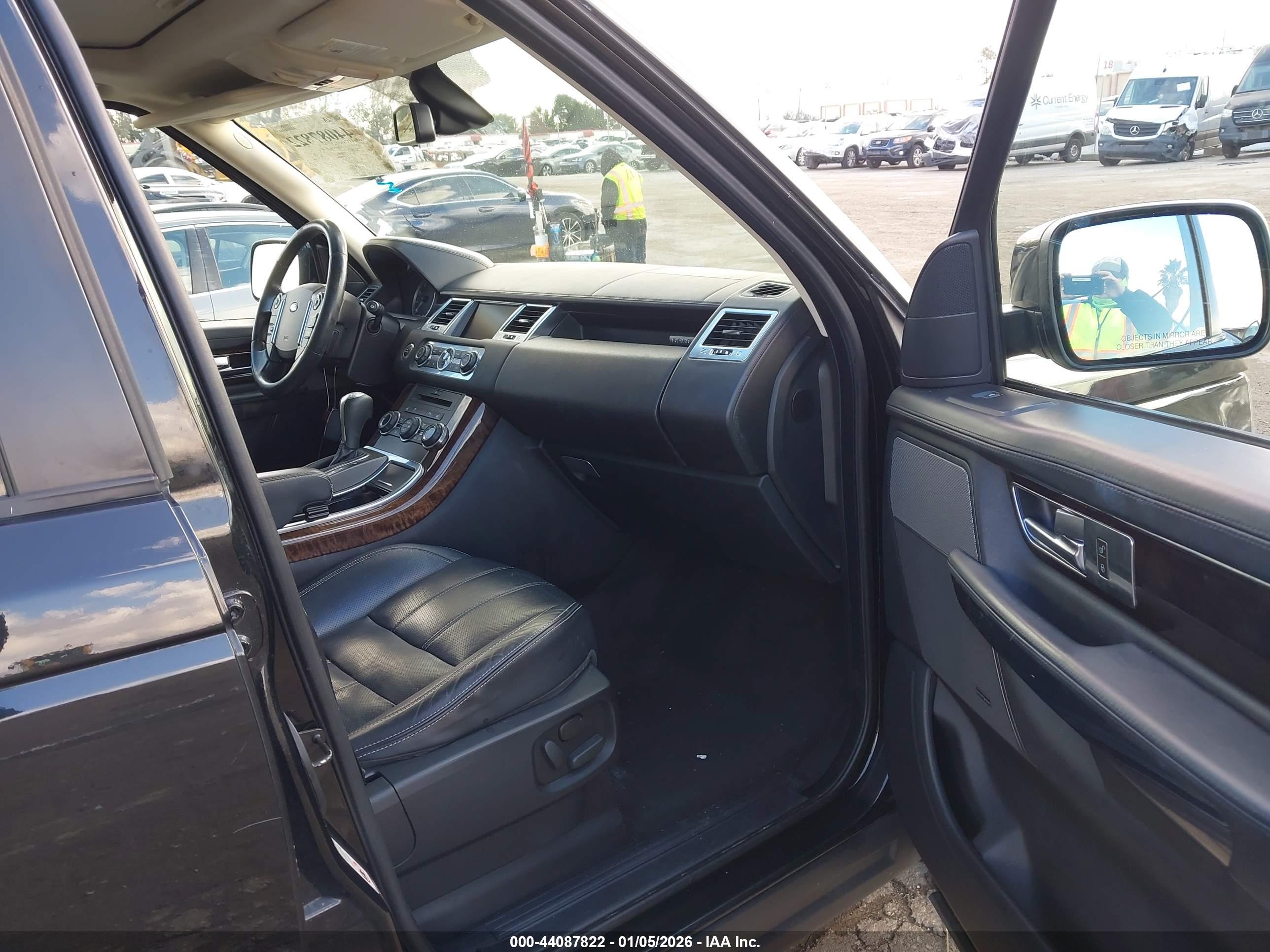 LAND ROVER image 5