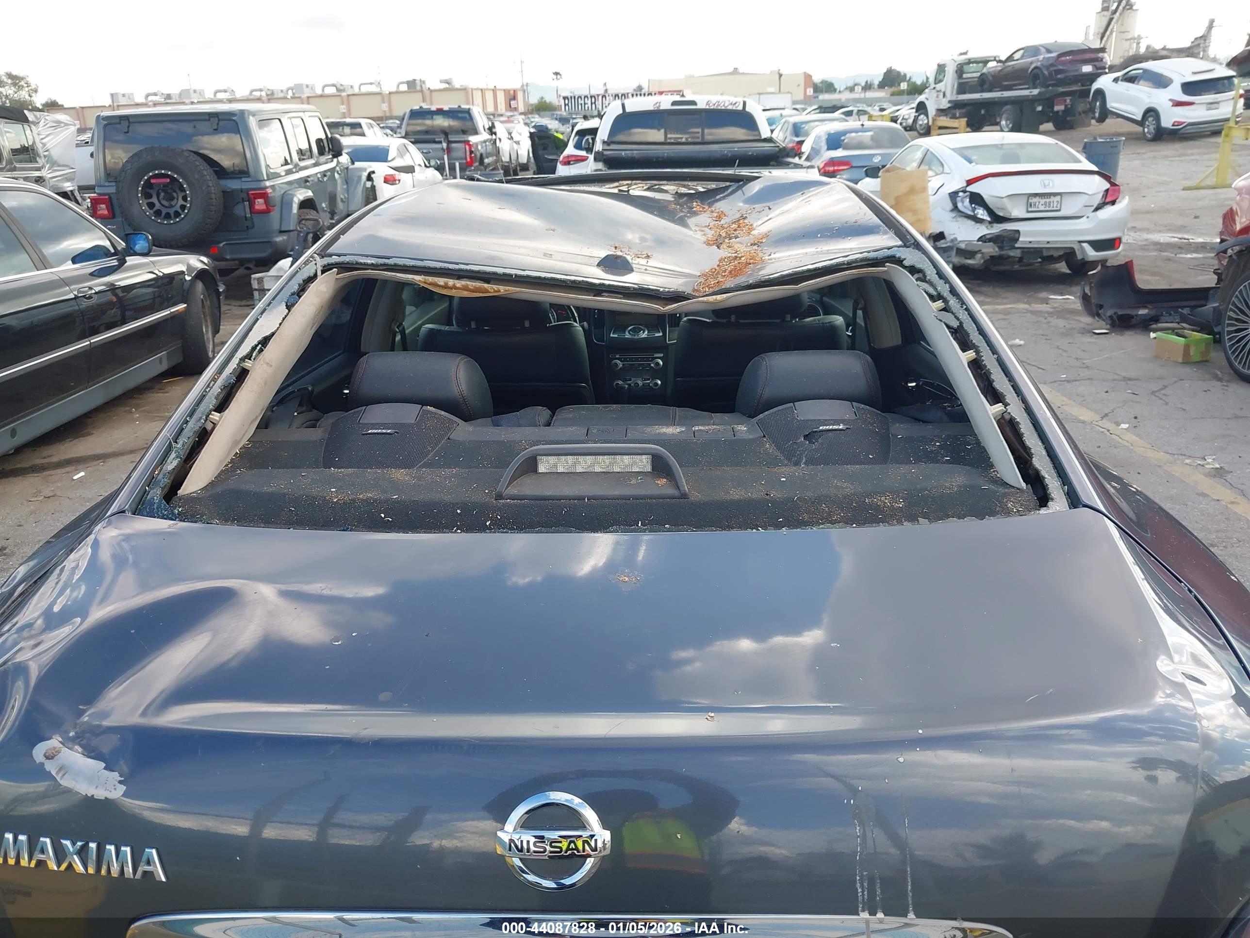NISSAN MAXIMA image 6