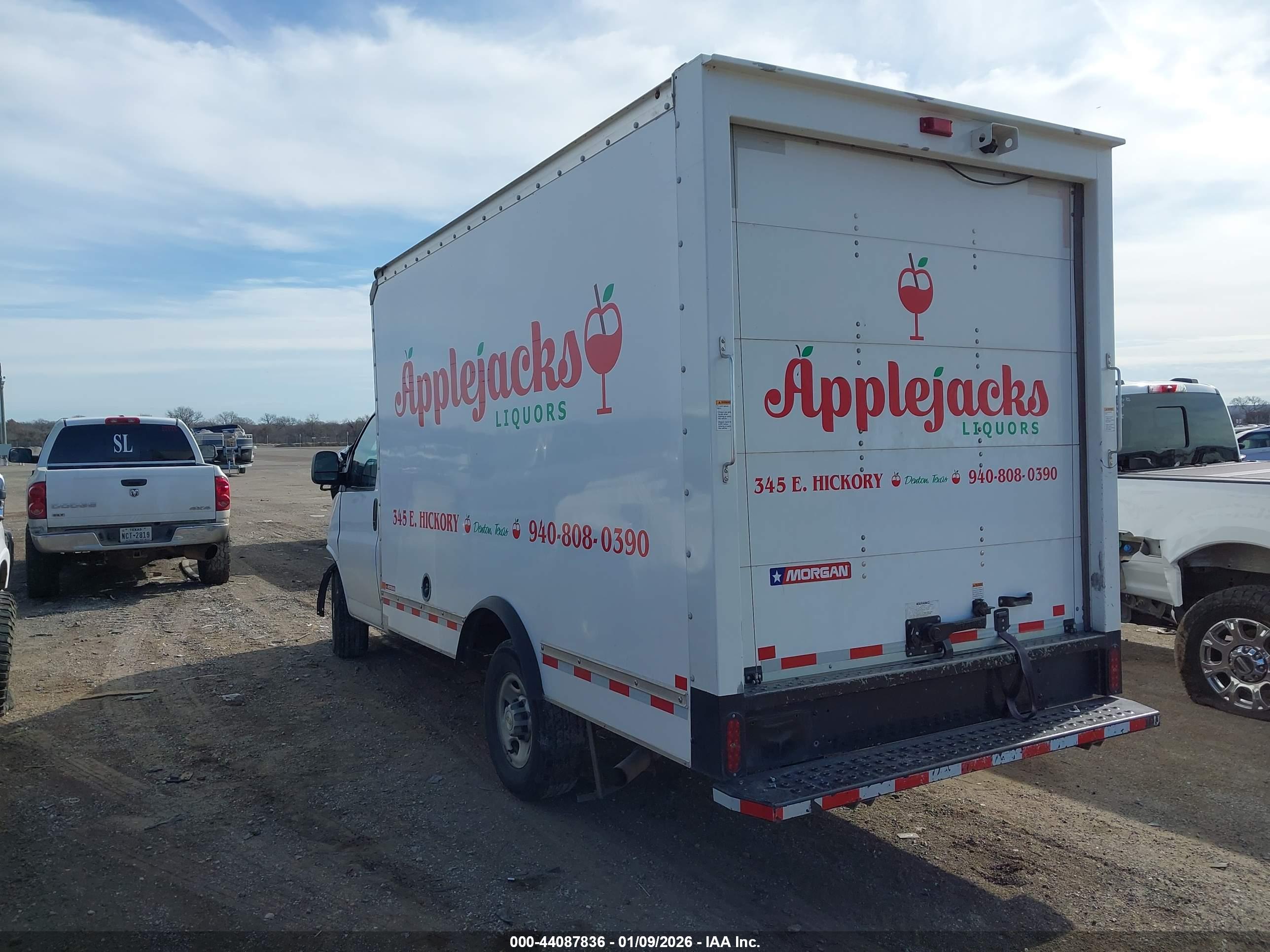 CHEVROLET EXPRESS image 3