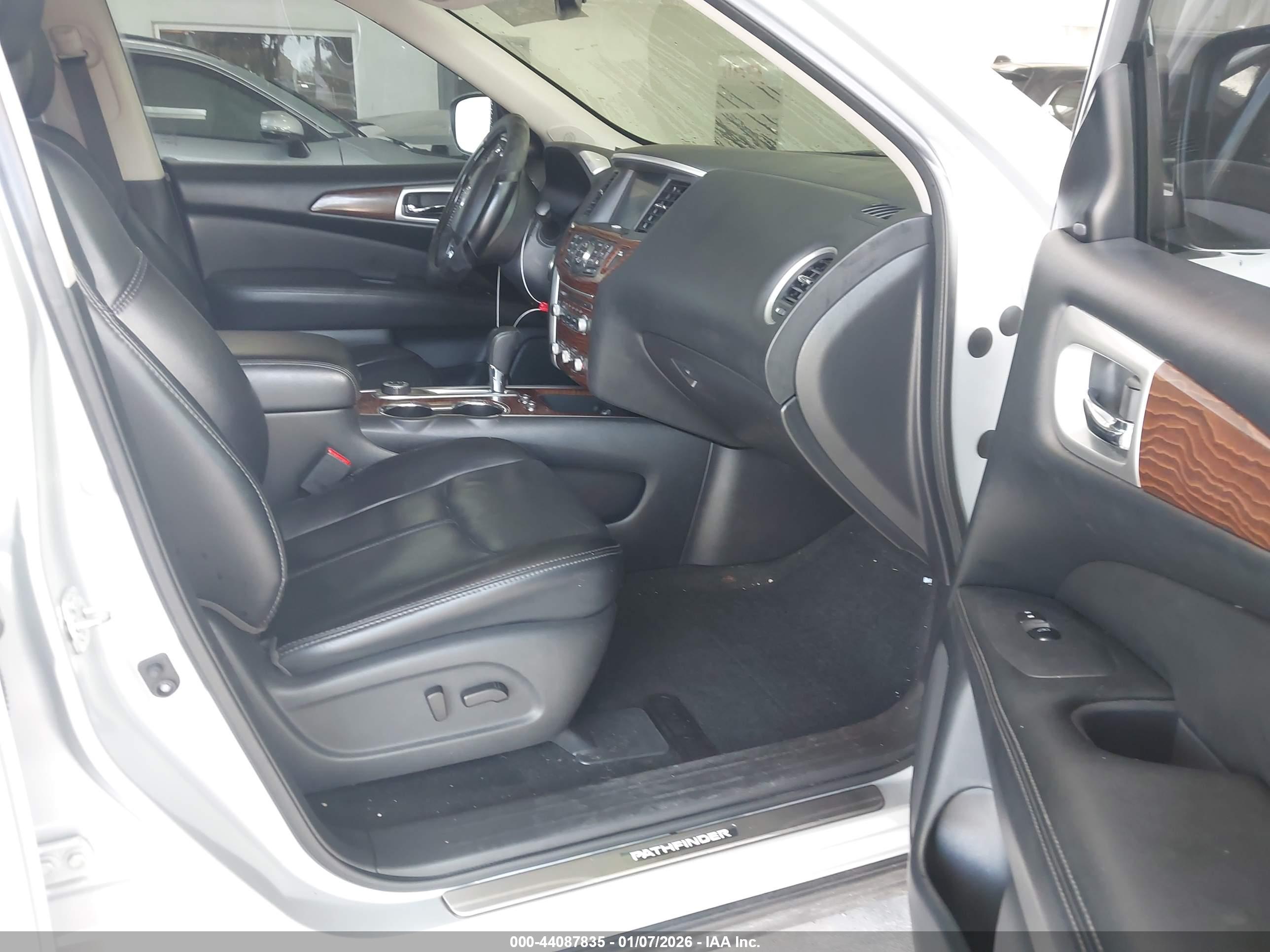 NISSAN PATHFINDER image 5