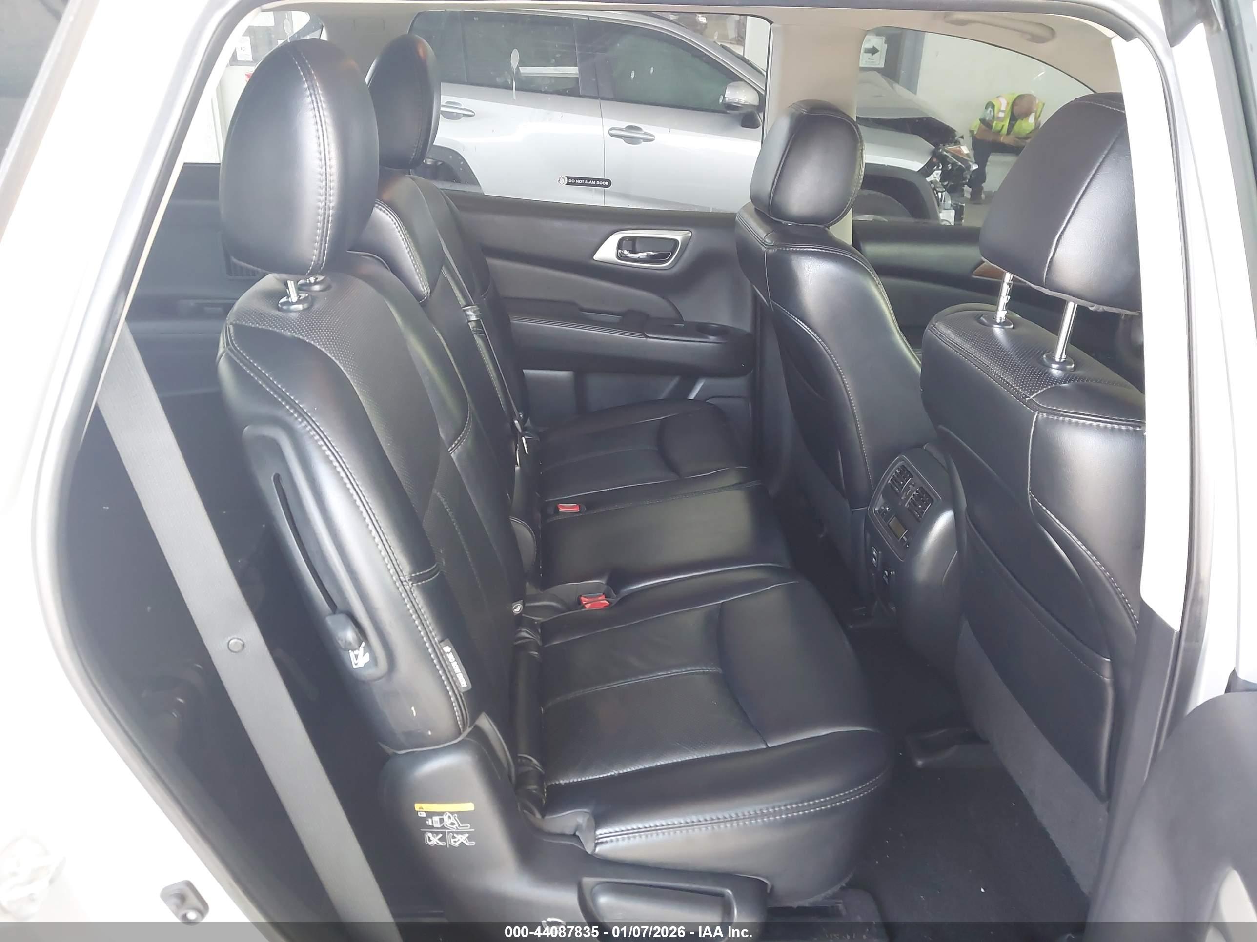 NISSAN PATHFINDER image 8