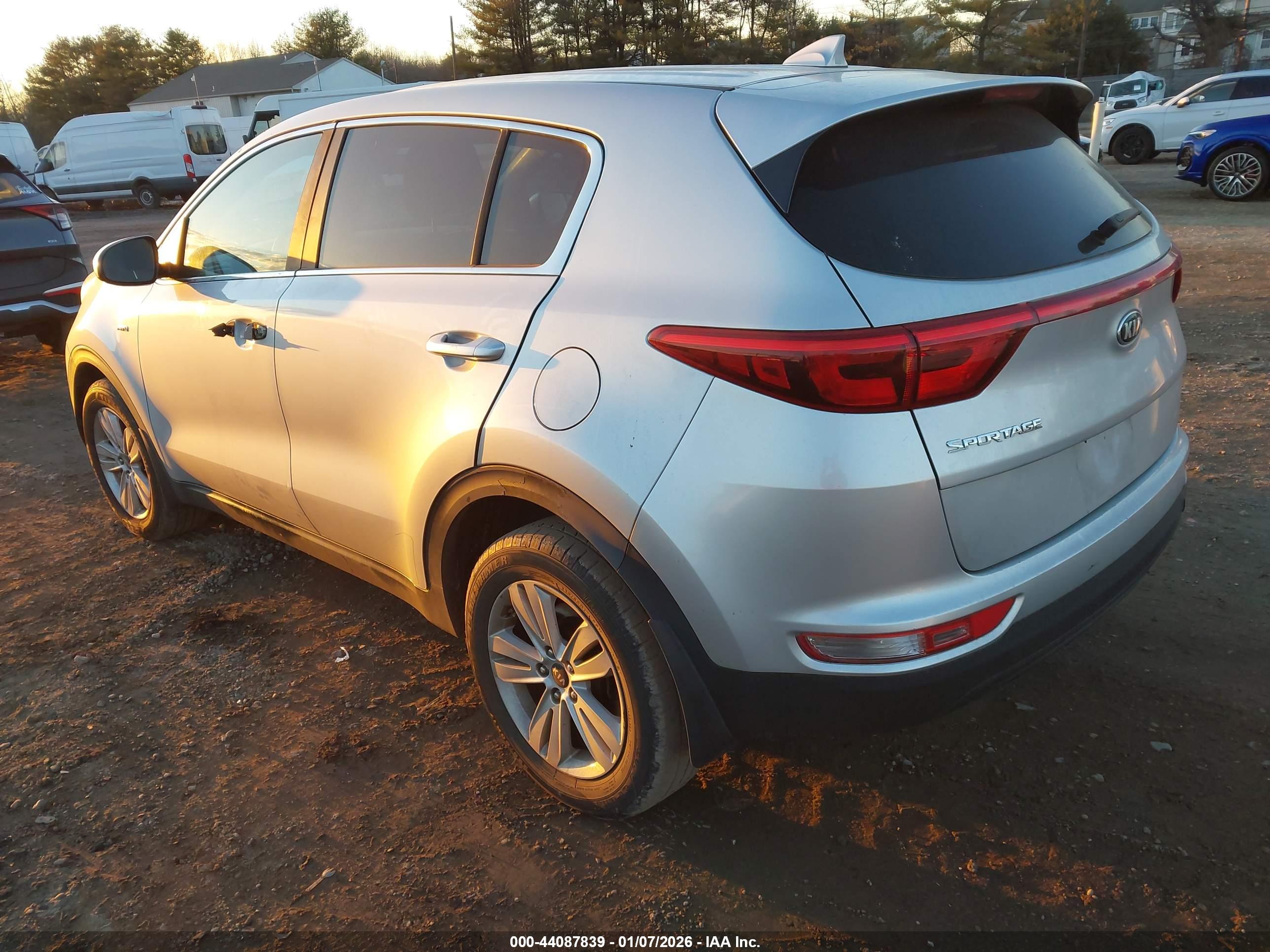 KIA SPORTAGE image 3