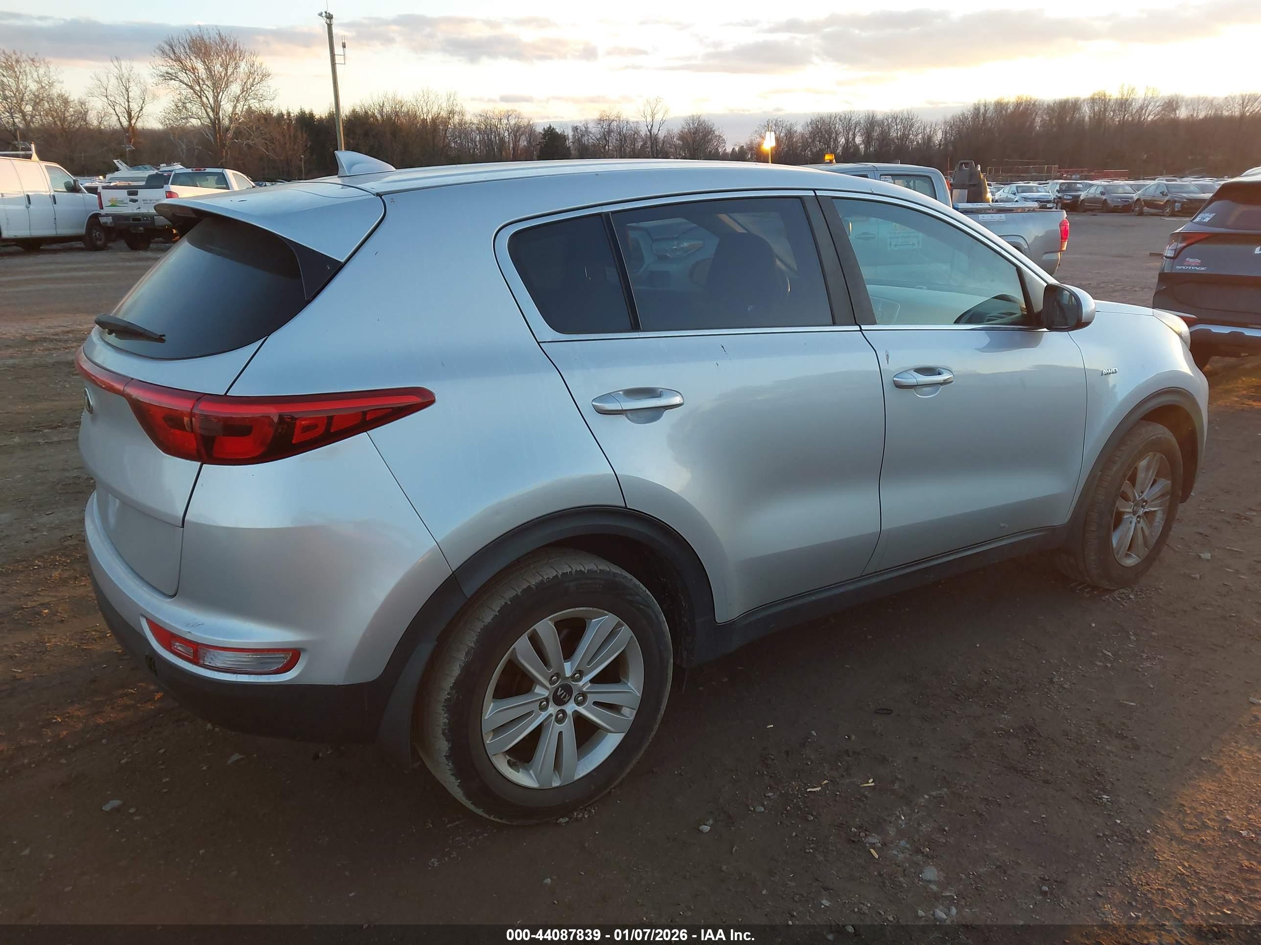 KIA SPORTAGE image 4